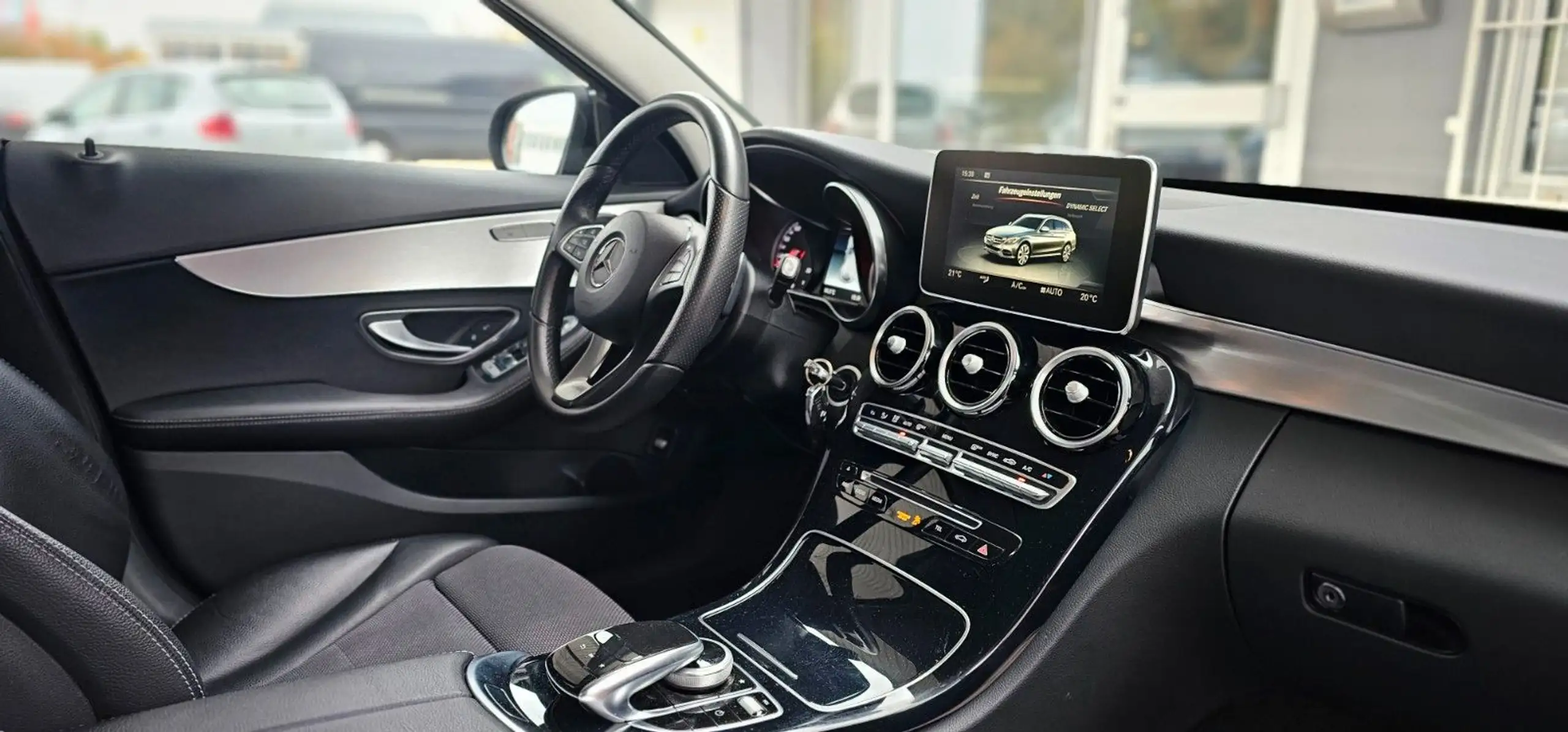 Mercedes-Benz - C 220