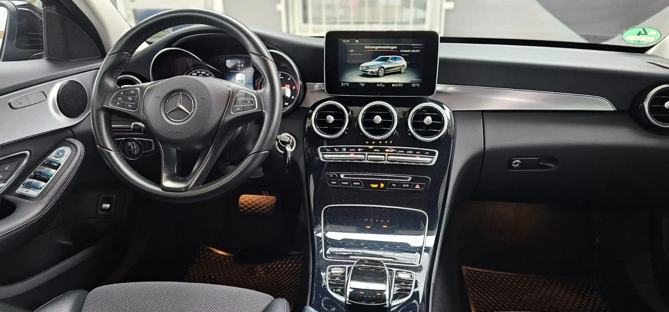 Mercedes-Benz - C 220