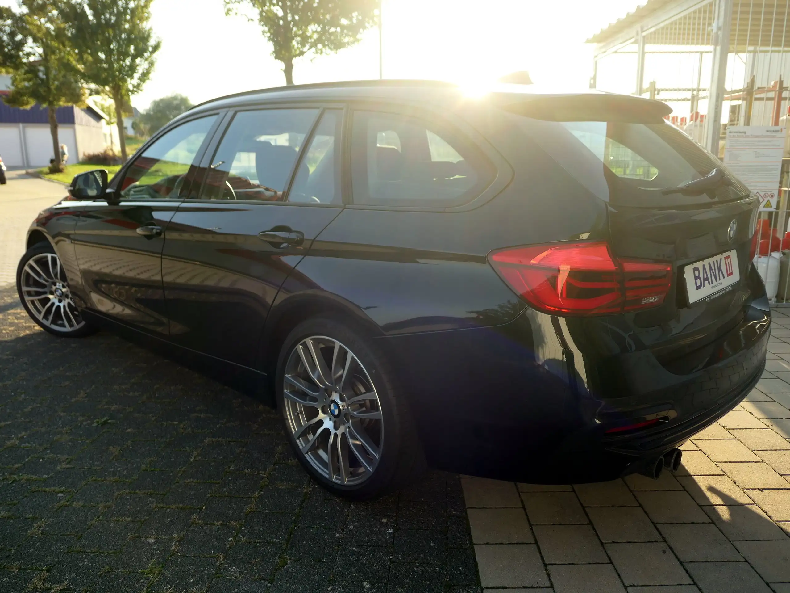 BMW - 330