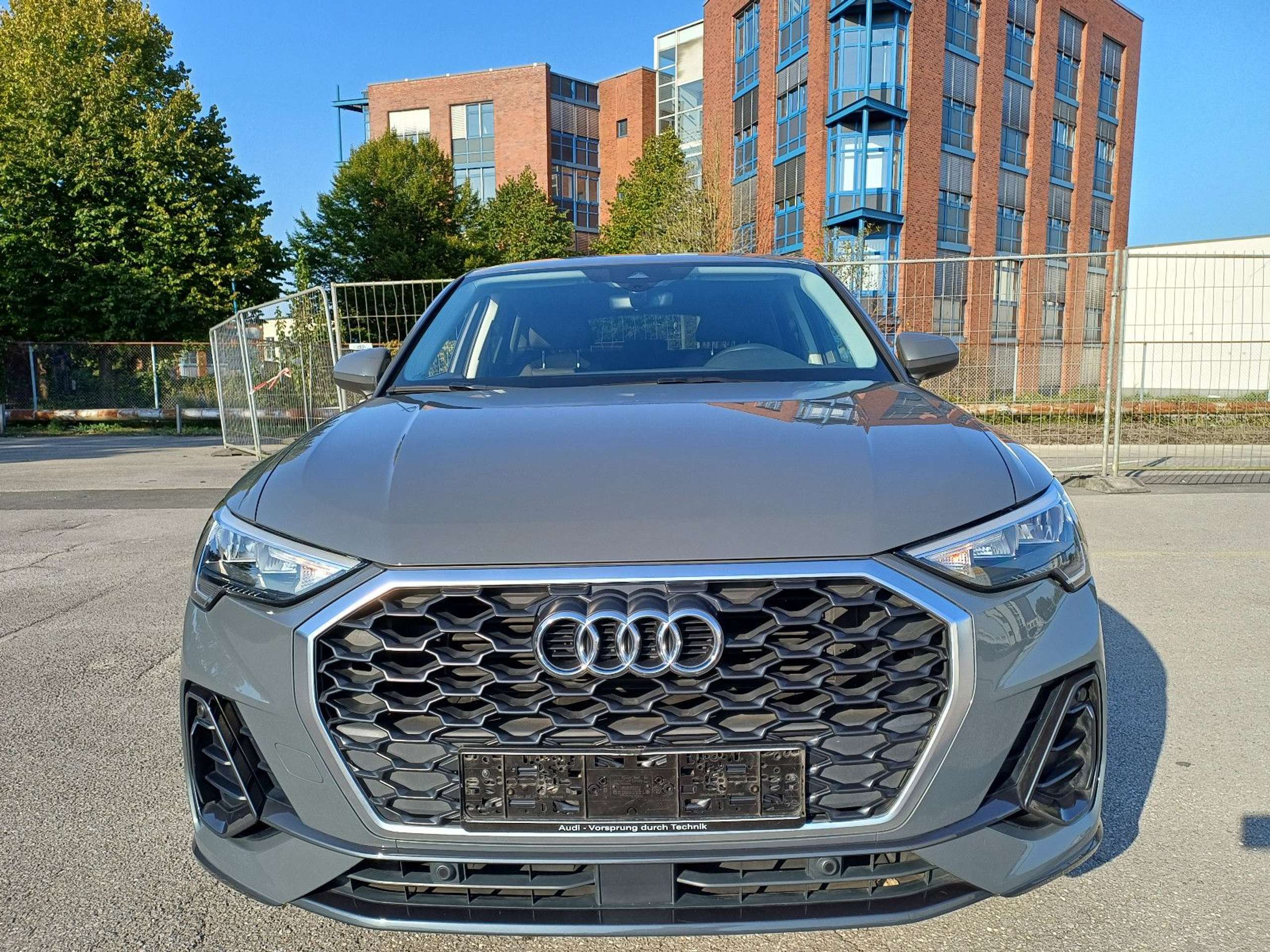 Audi - Q3