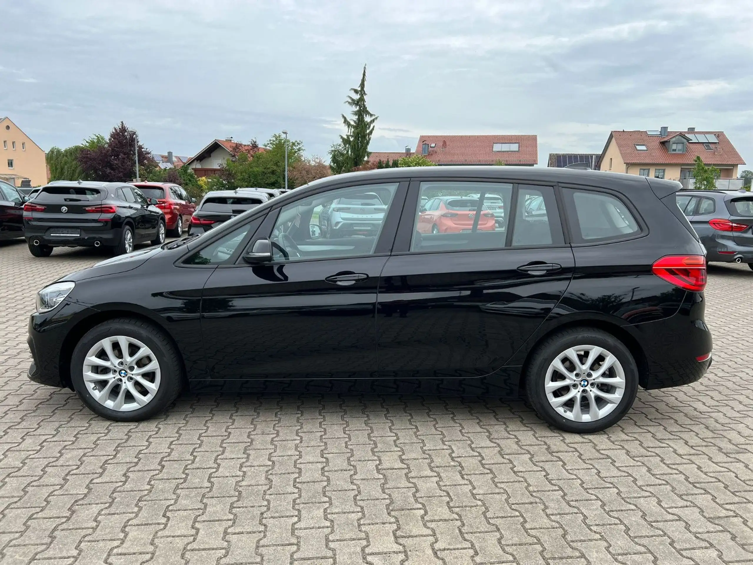 BMW - 218