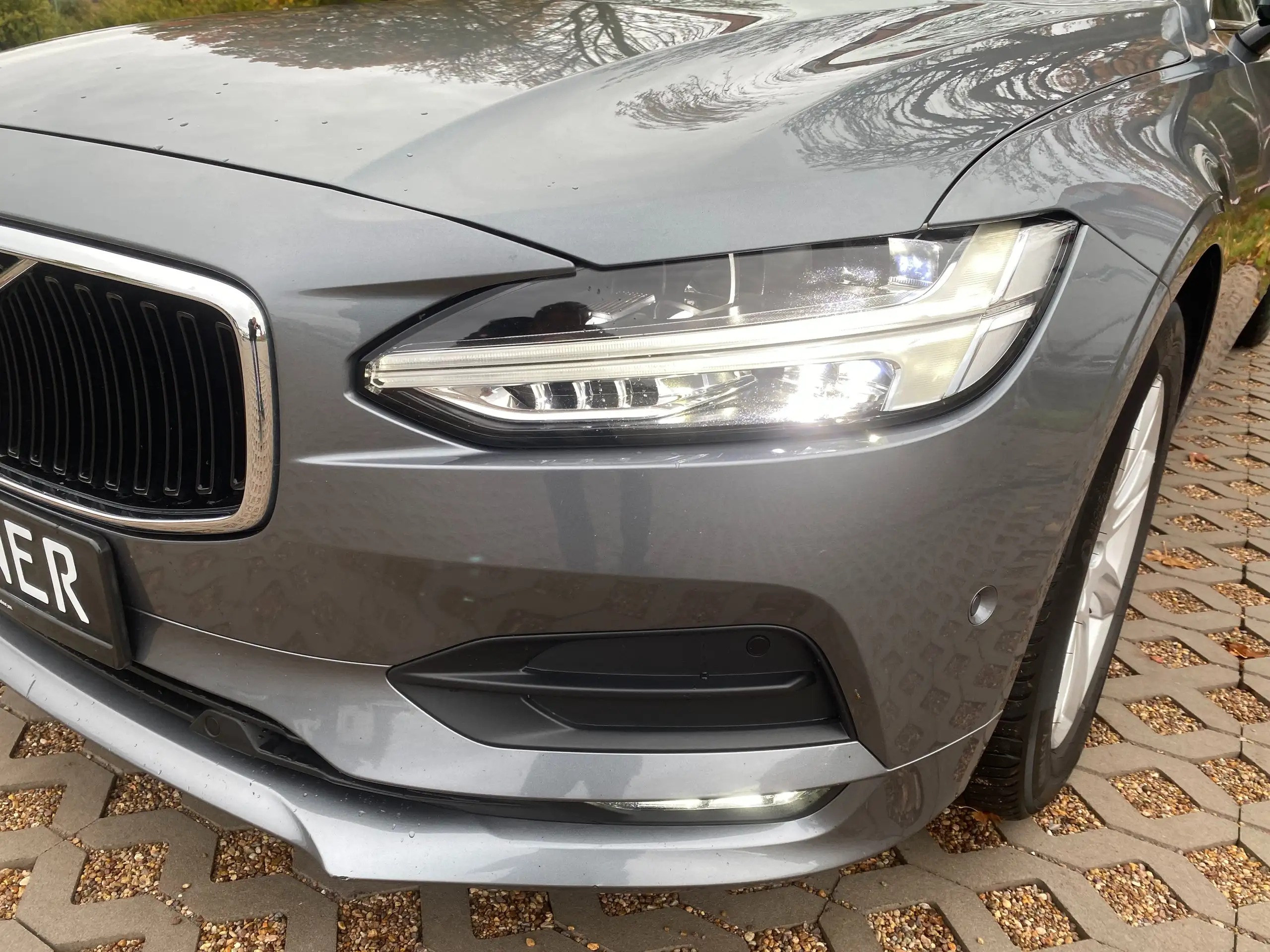 Volvo - V90