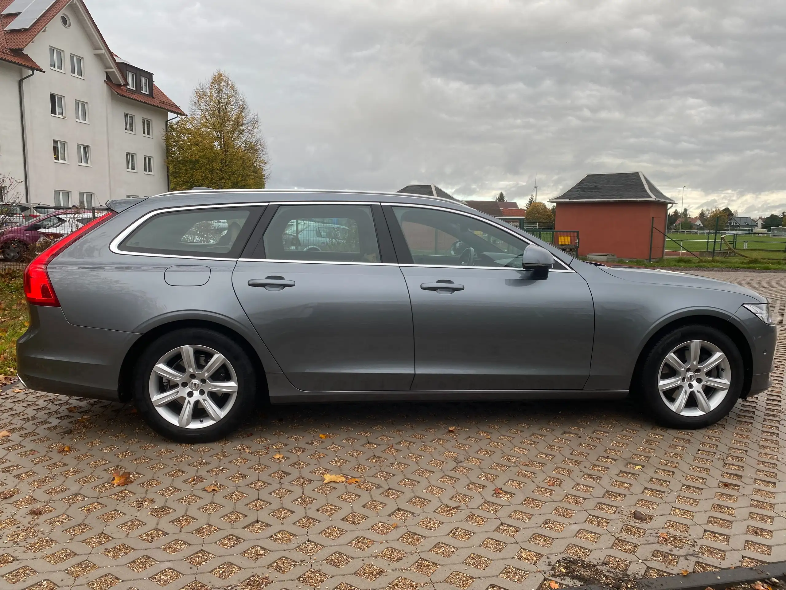 Volvo - V90