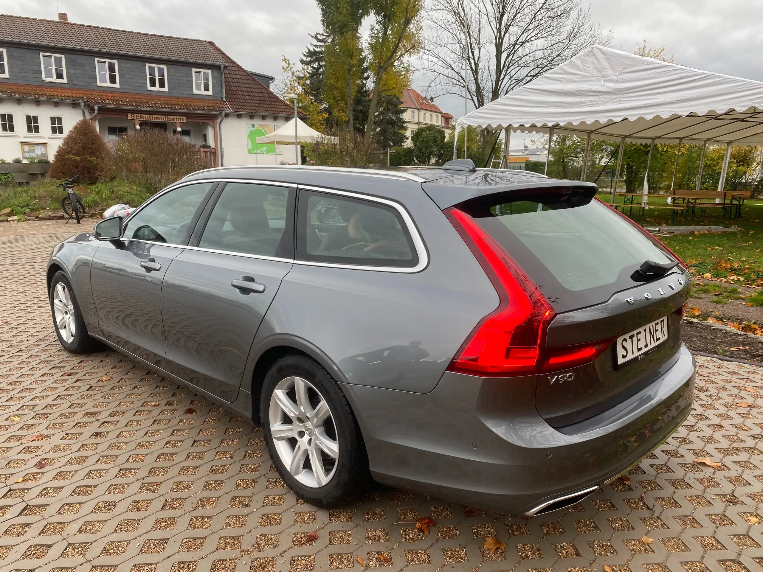 Volvo - V90