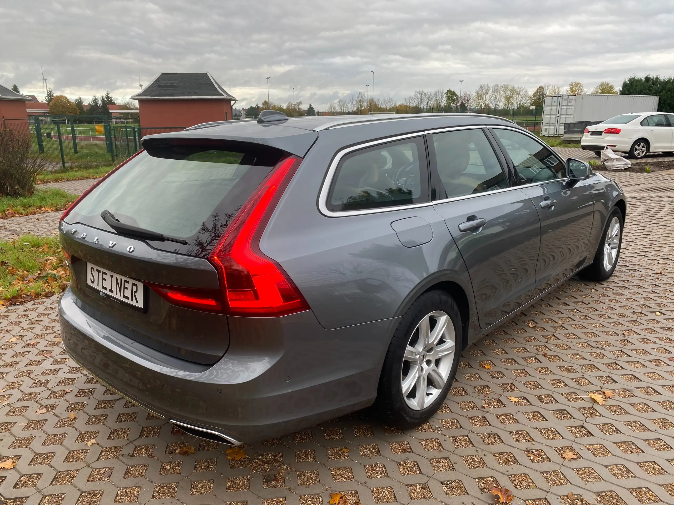 Volvo - V90