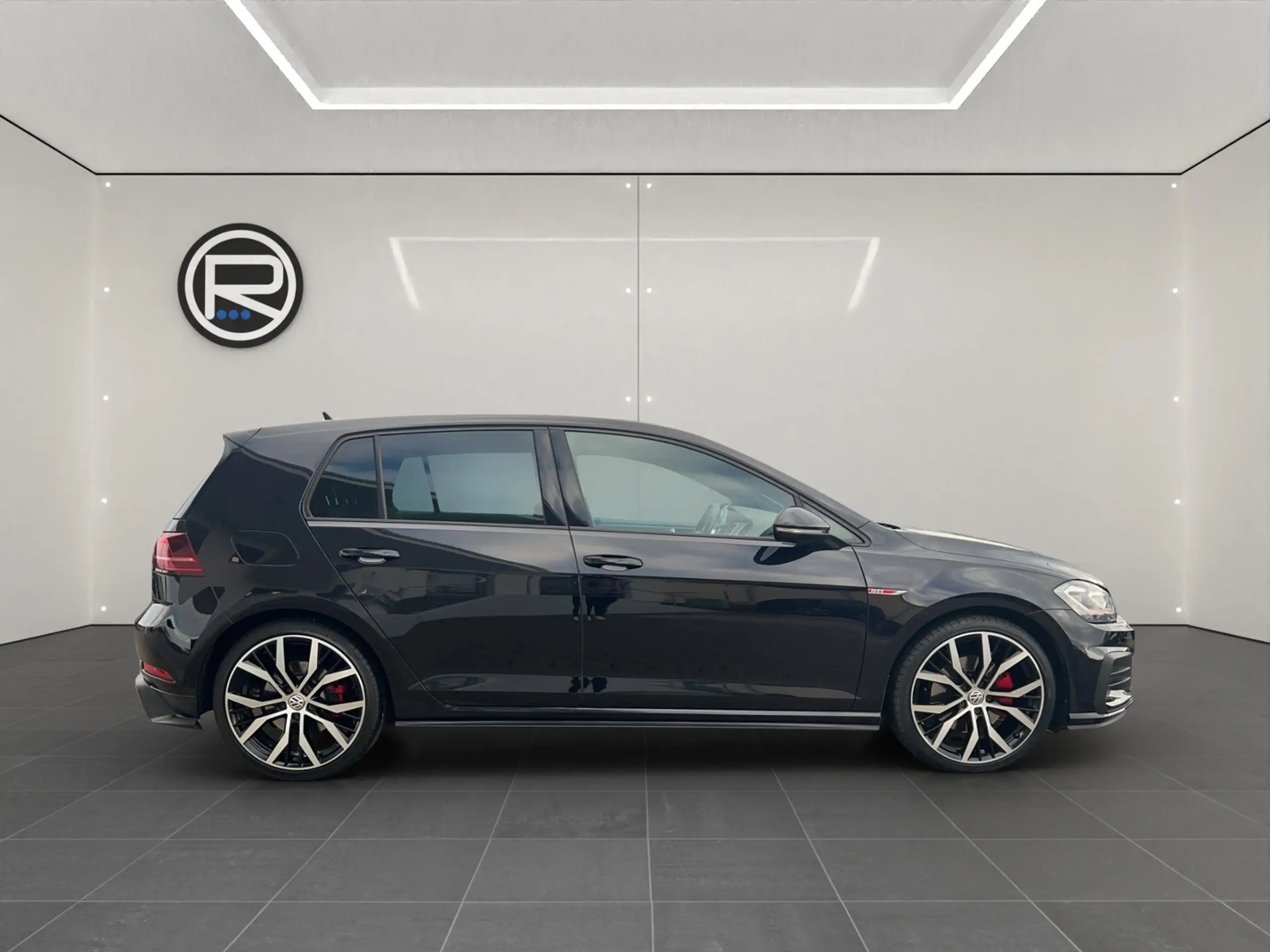 Volkswagen - Golf