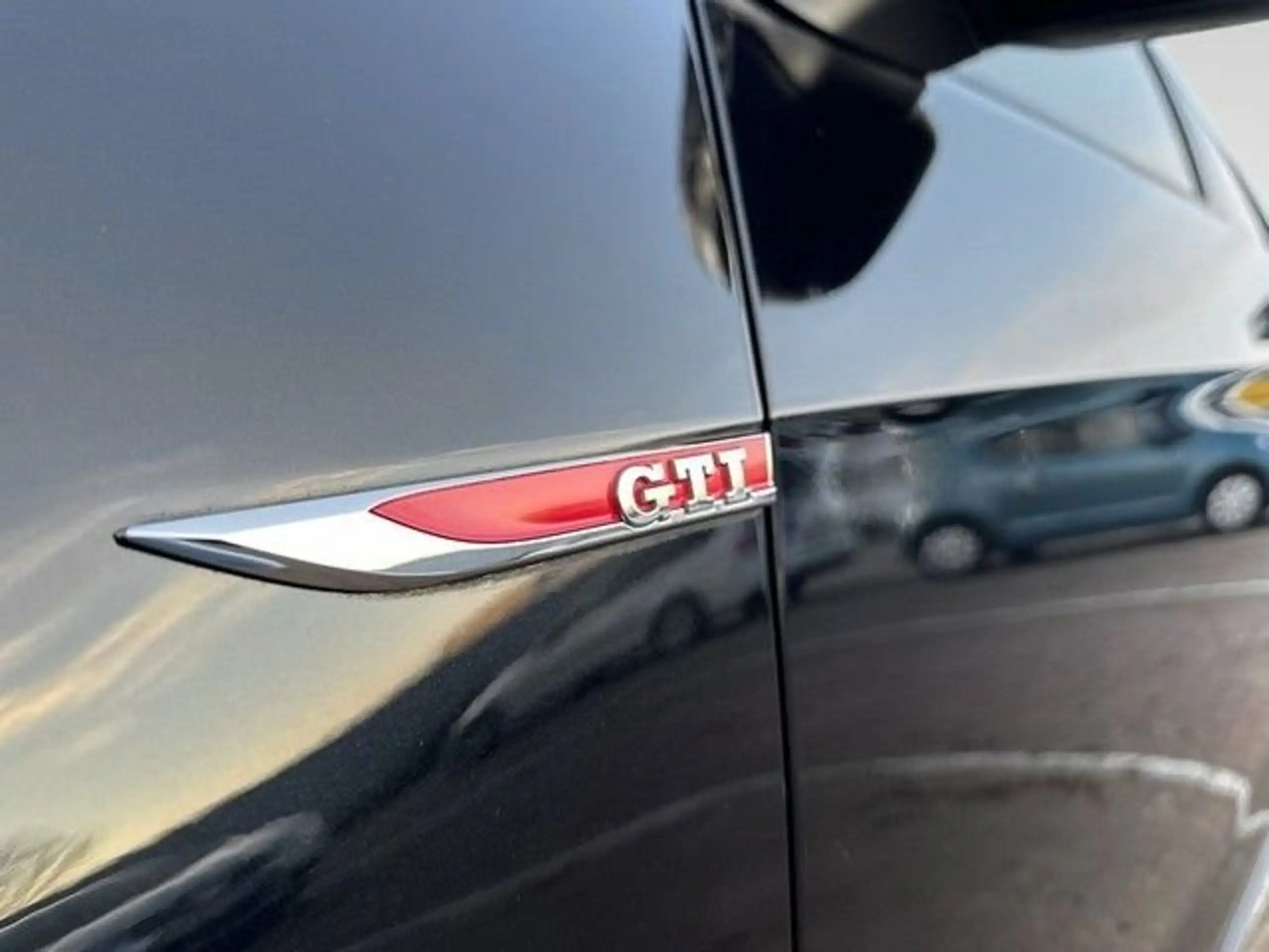 Volkswagen - Golf GTI