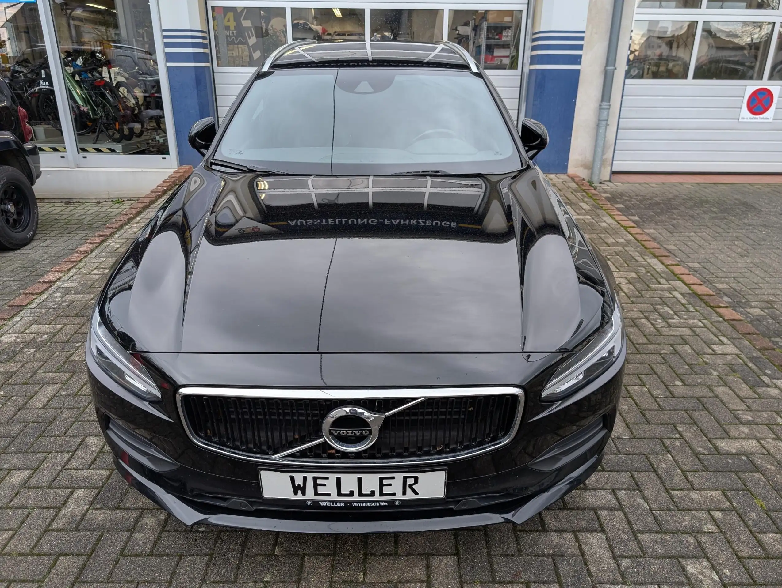 Volvo - V90