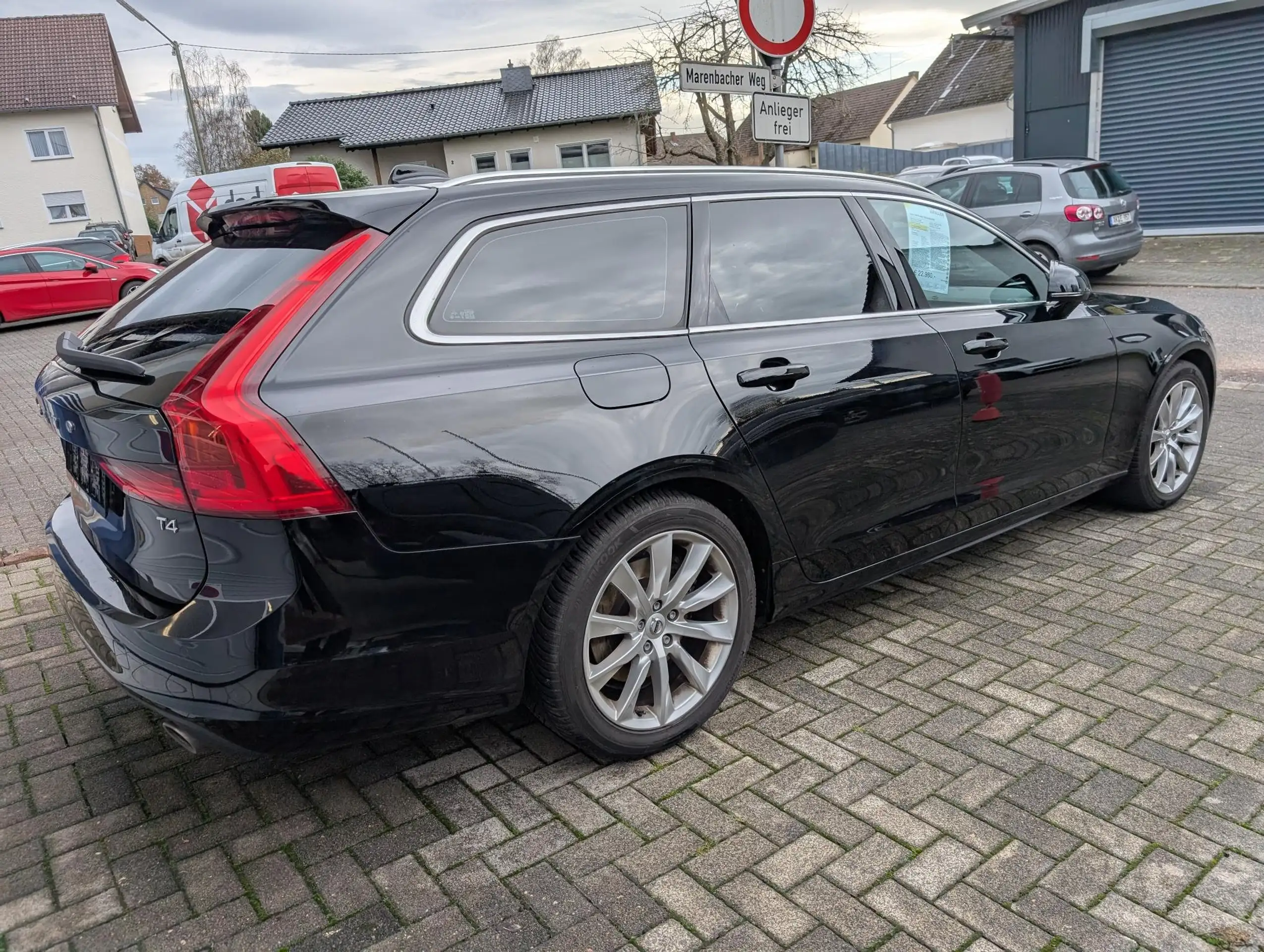 Volvo - V90