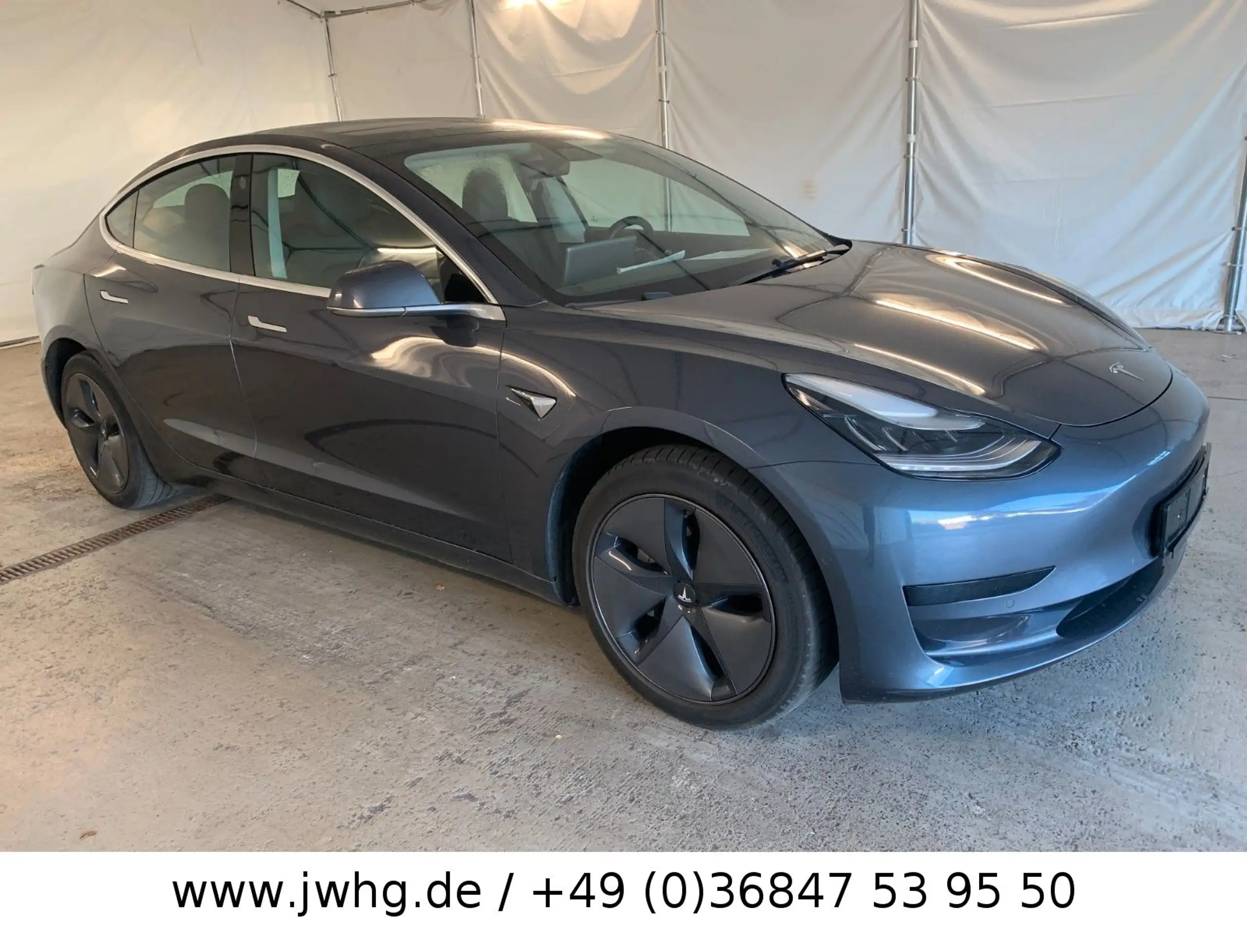 Tesla - Model 3