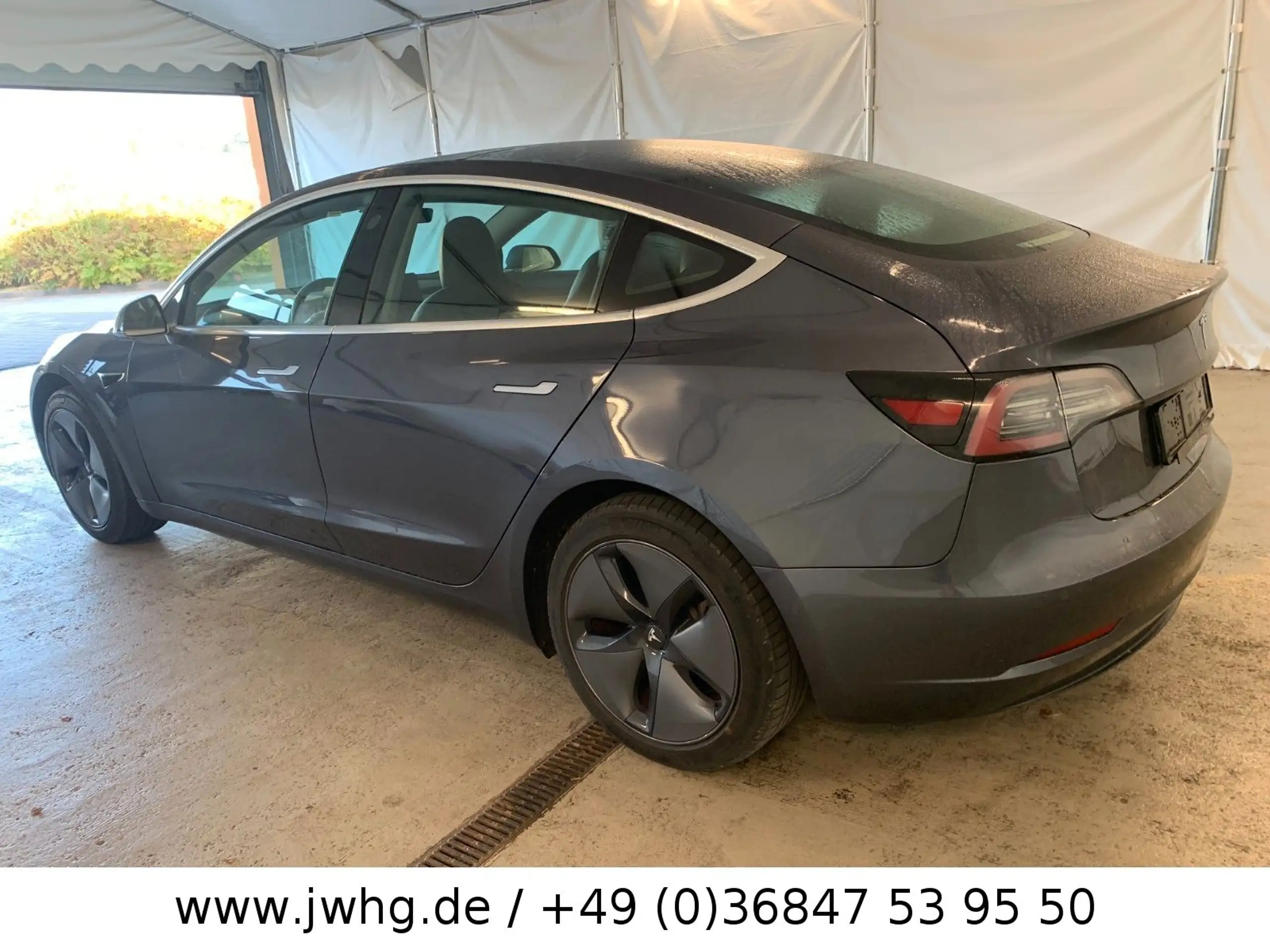 Tesla - Model 3