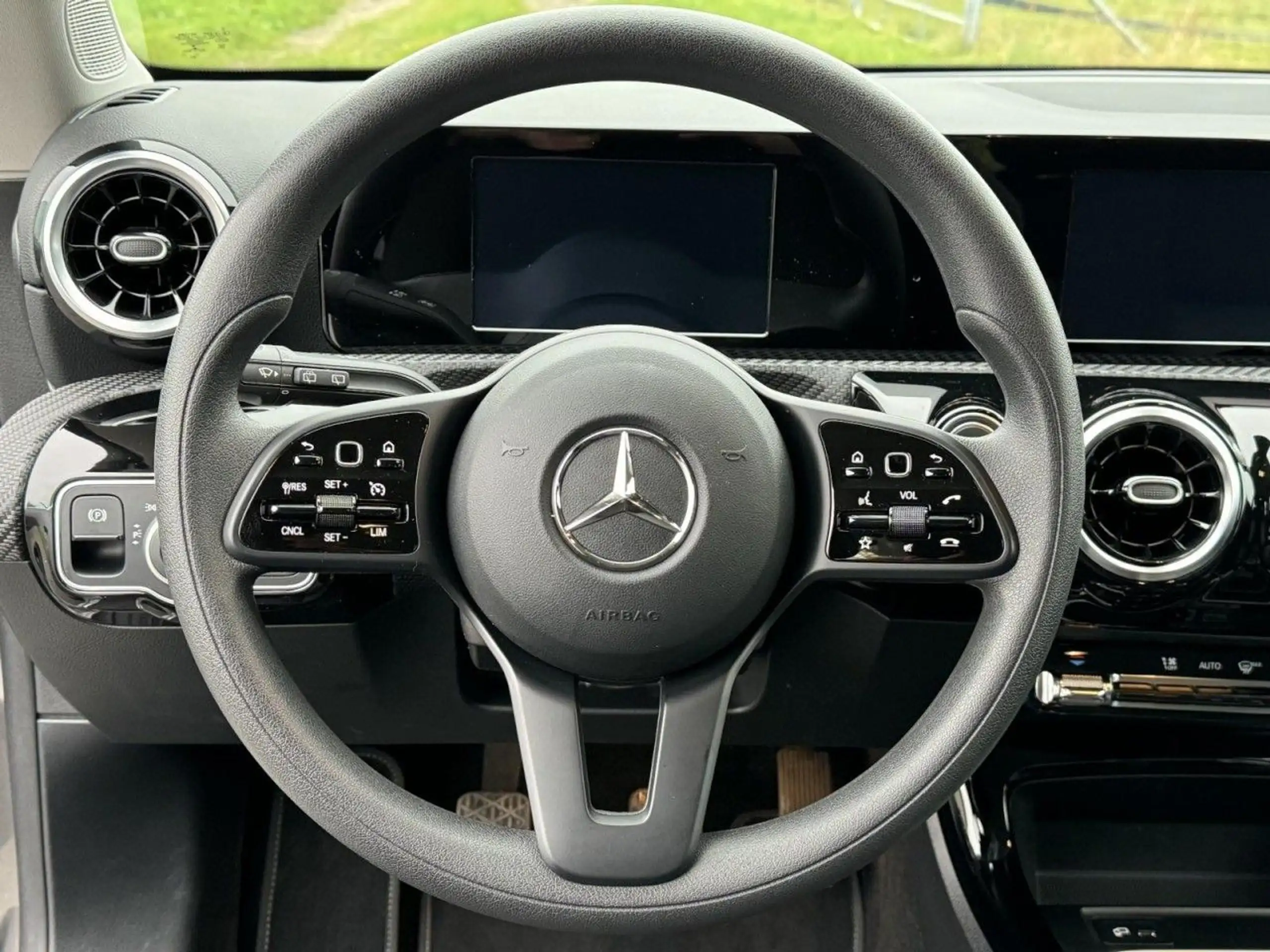 Mercedes-Benz - CLA 180