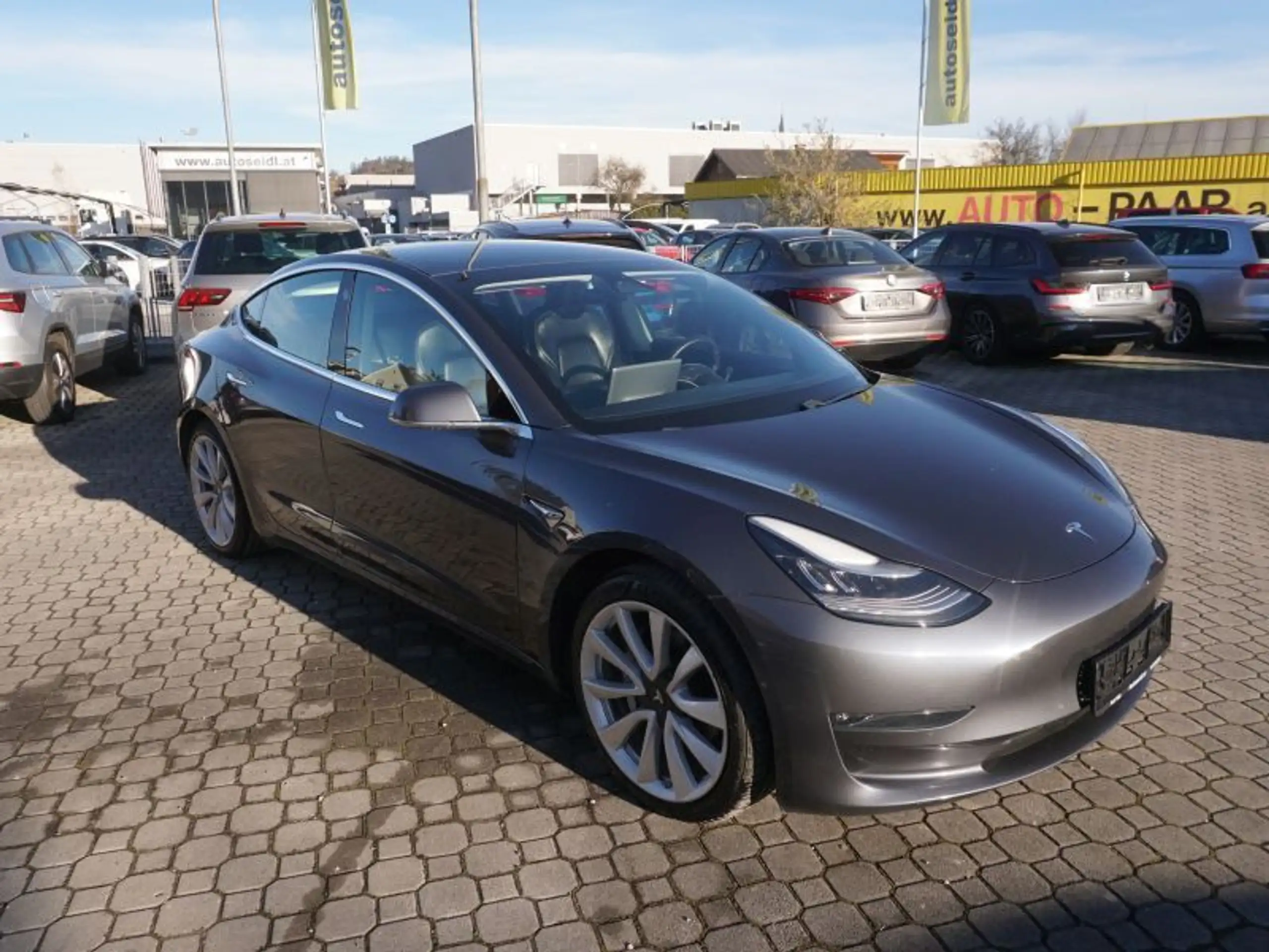 Tesla - Model 3