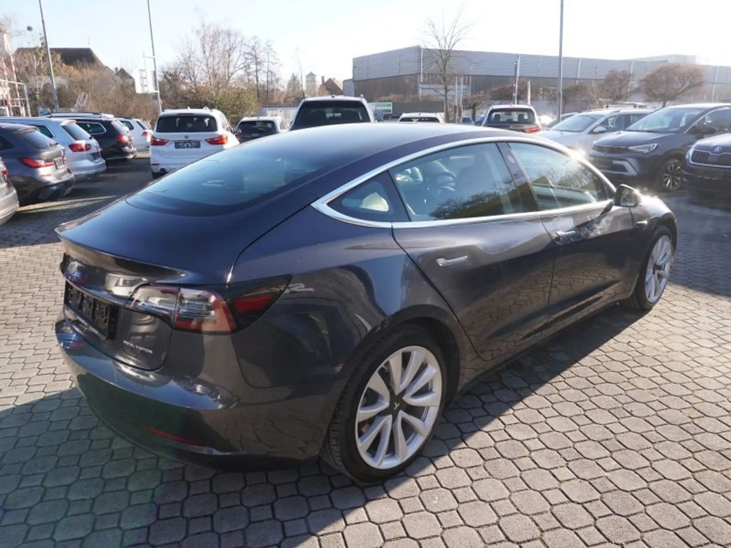 Tesla - Model 3