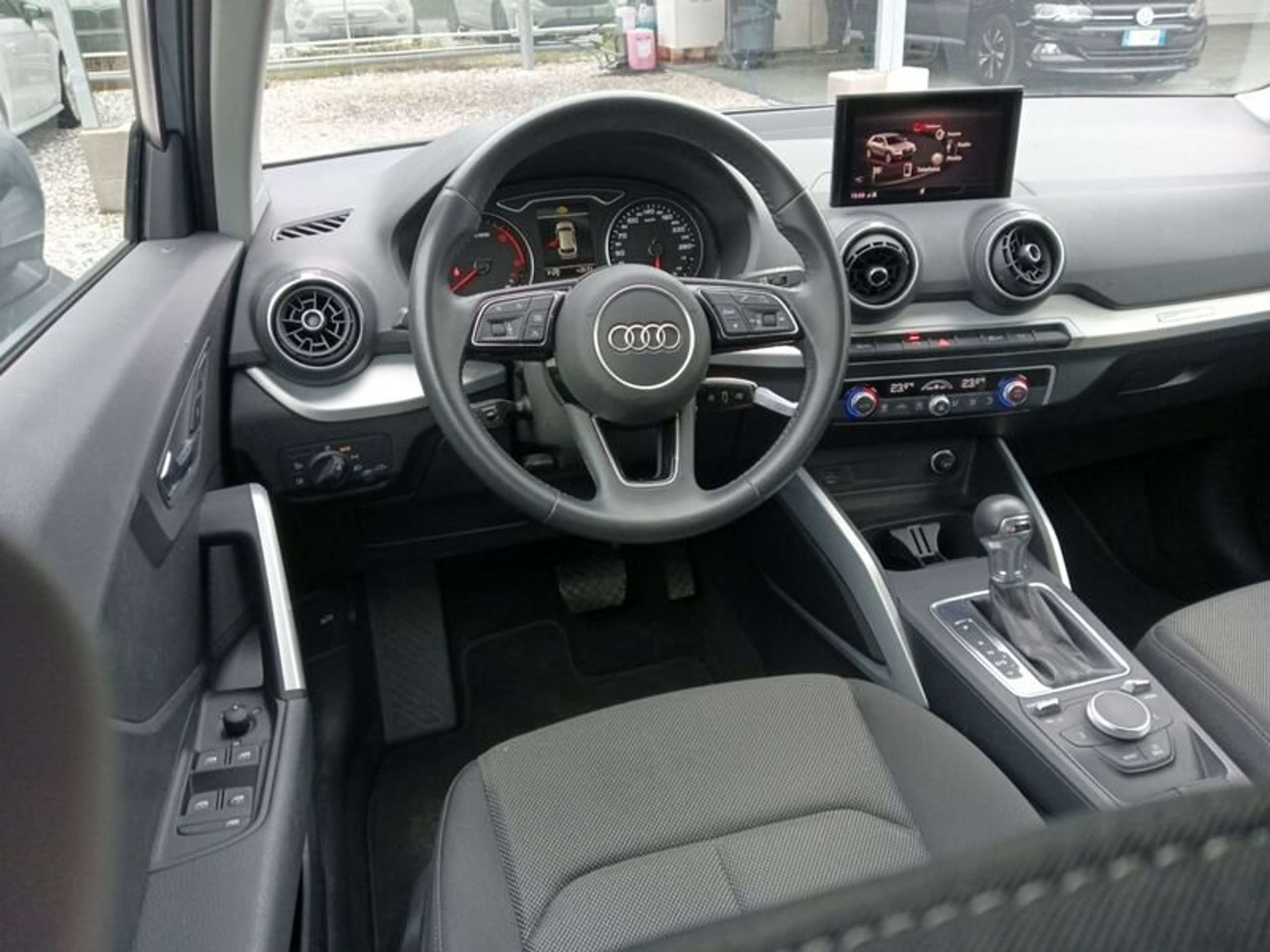 Audi - Q2