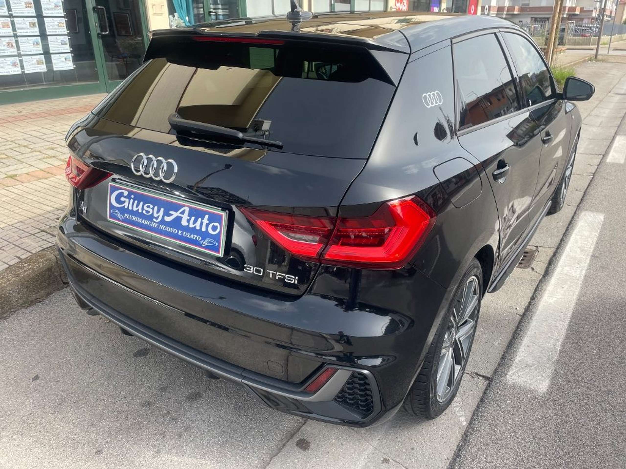 Audi - A1