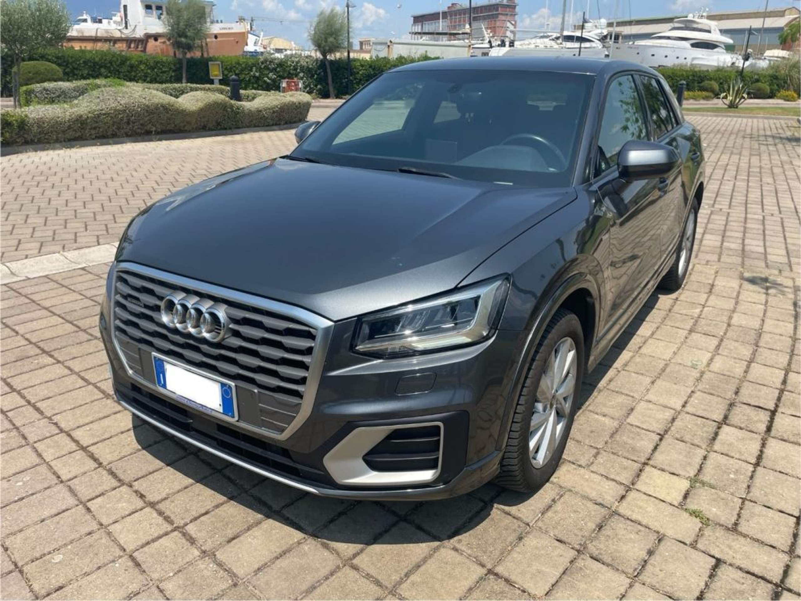 Audi - Q2