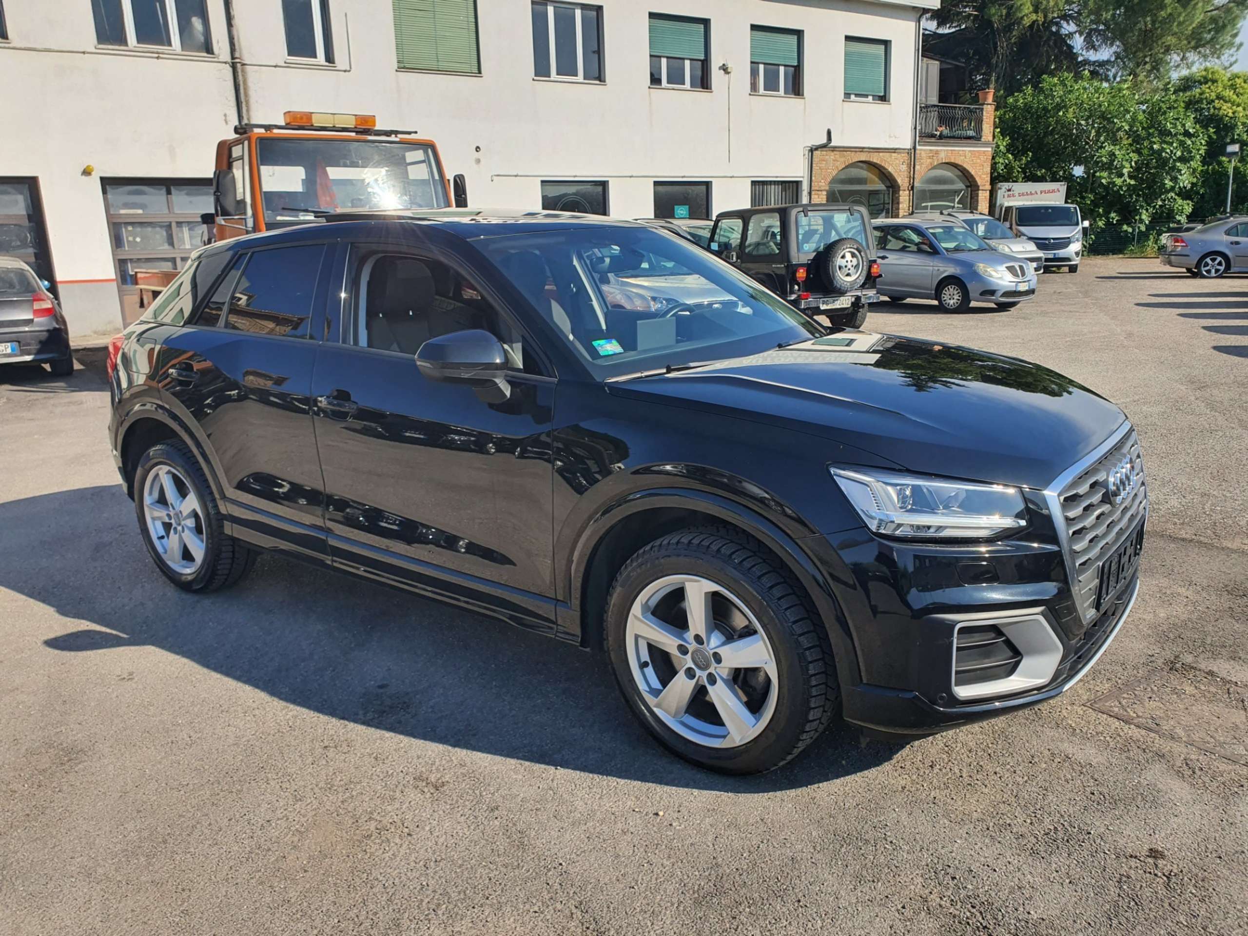 Audi - Q2