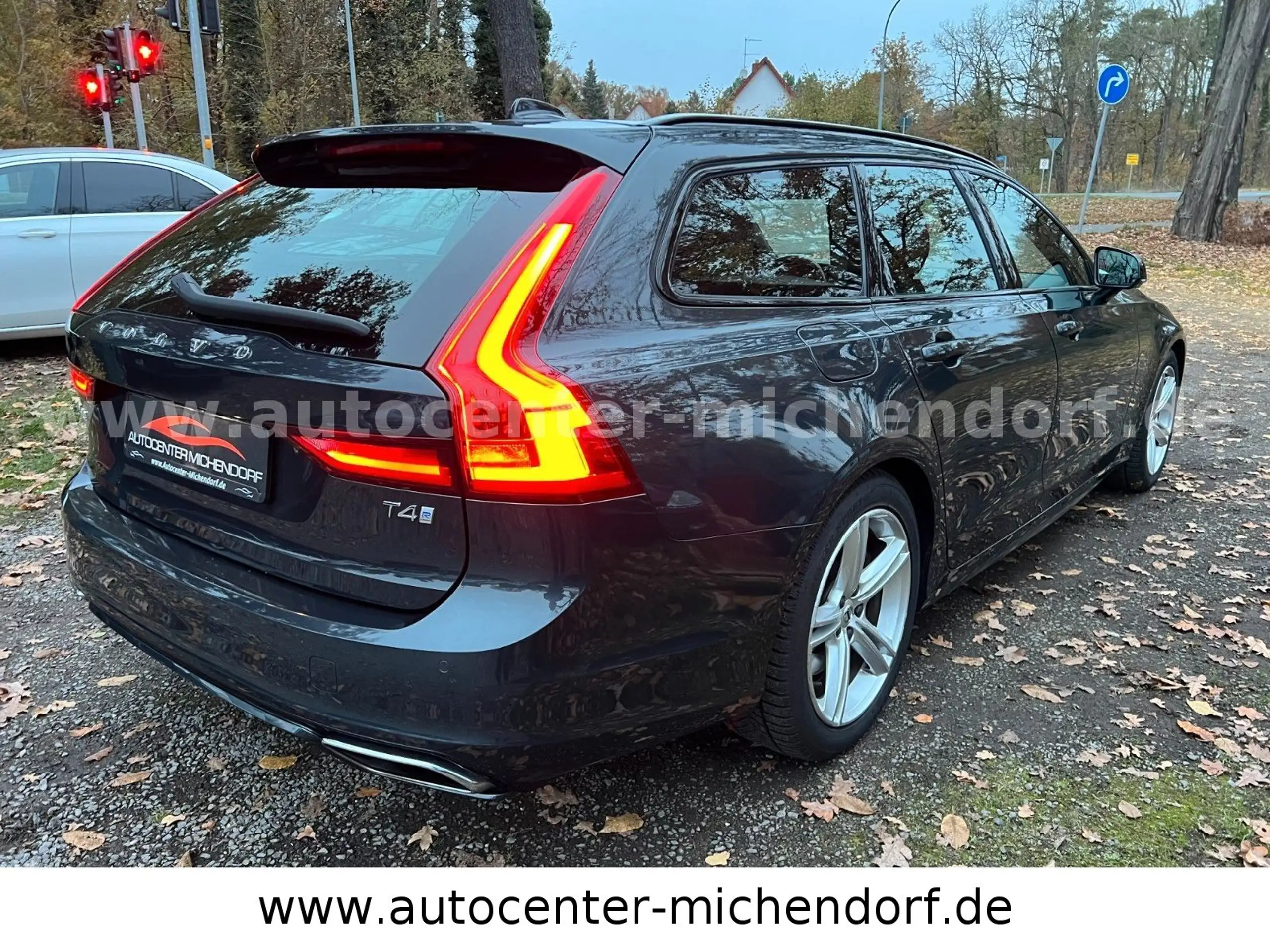 Volvo - V90