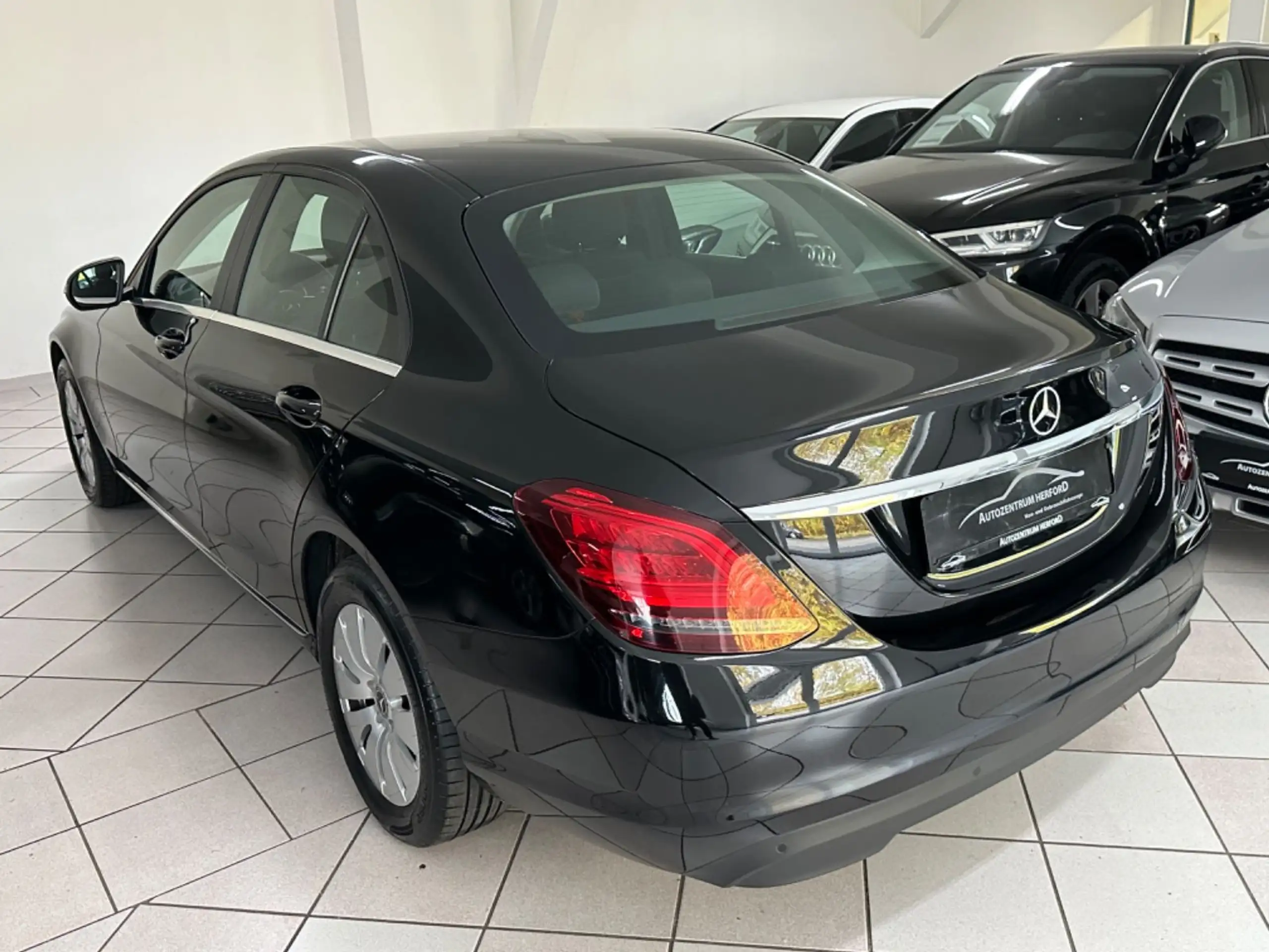 Mercedes-Benz - C 220