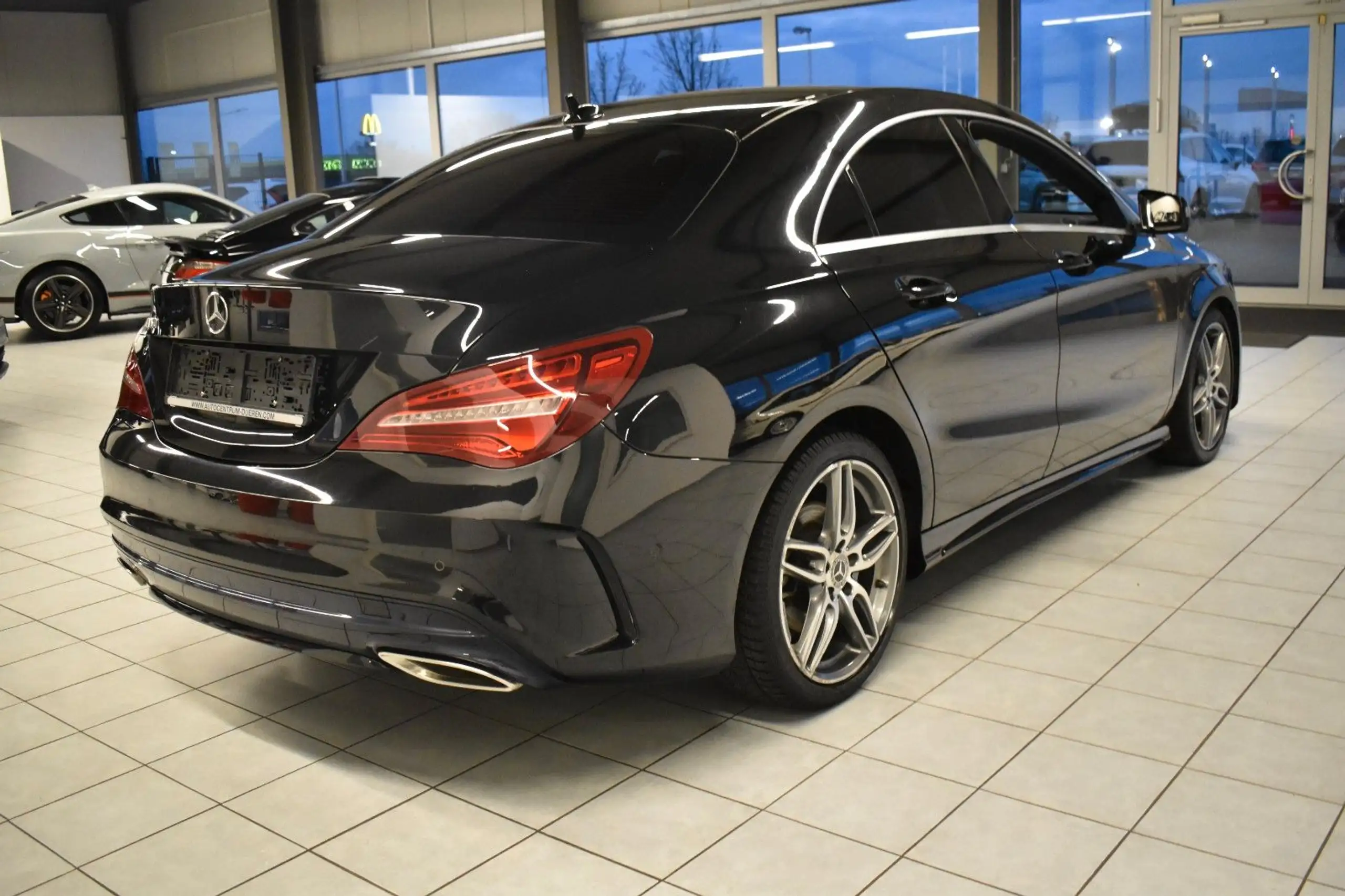 Mercedes-Benz - CLA 180