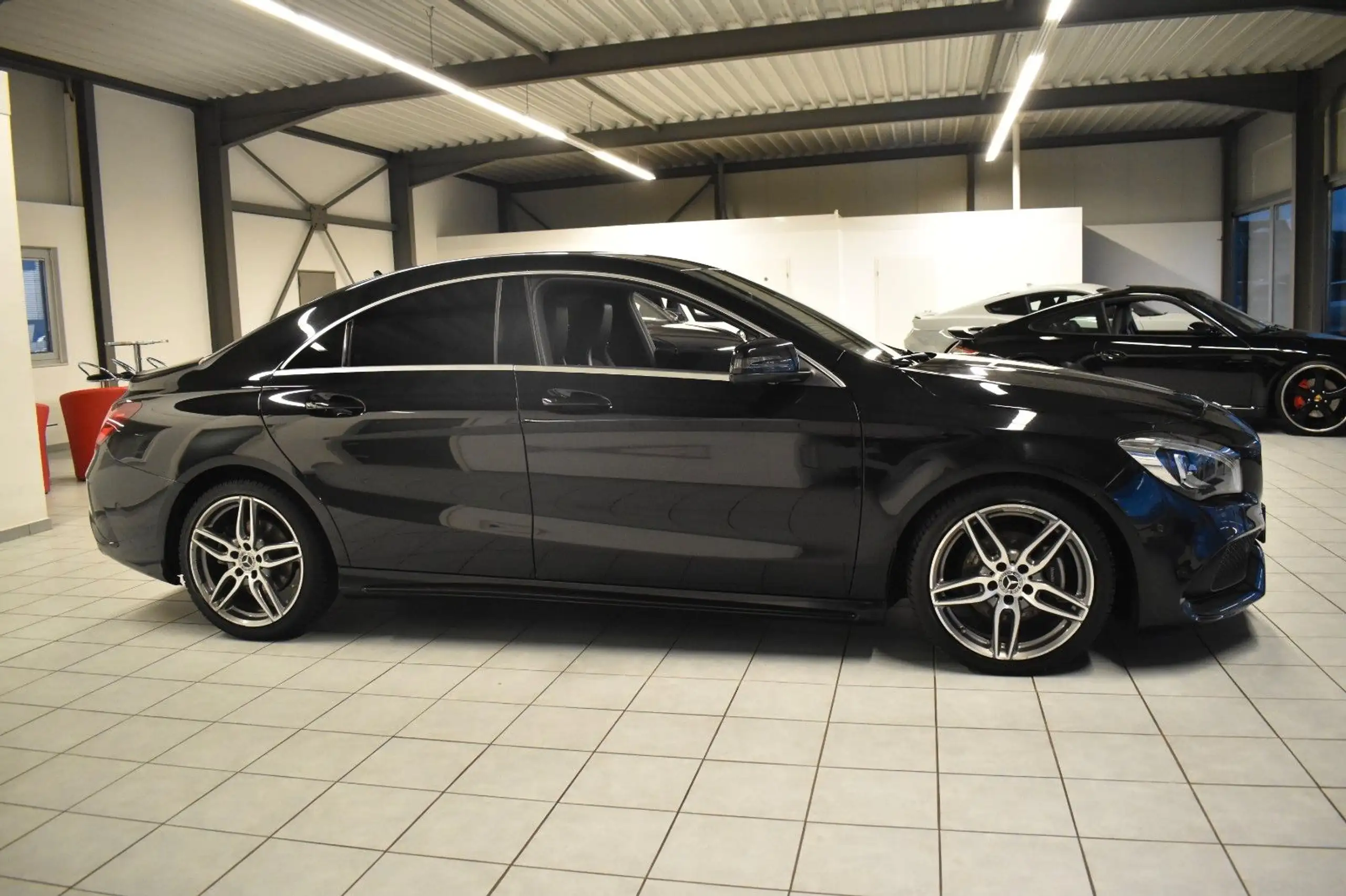 Mercedes-Benz - CLA 180