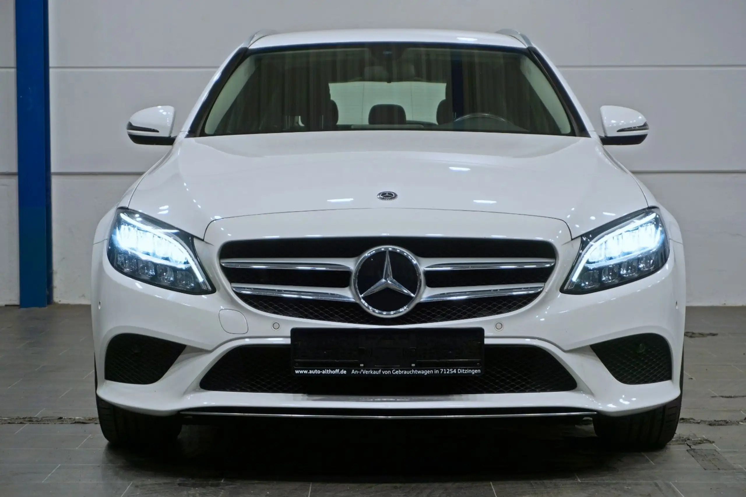 Mercedes-Benz - C 220