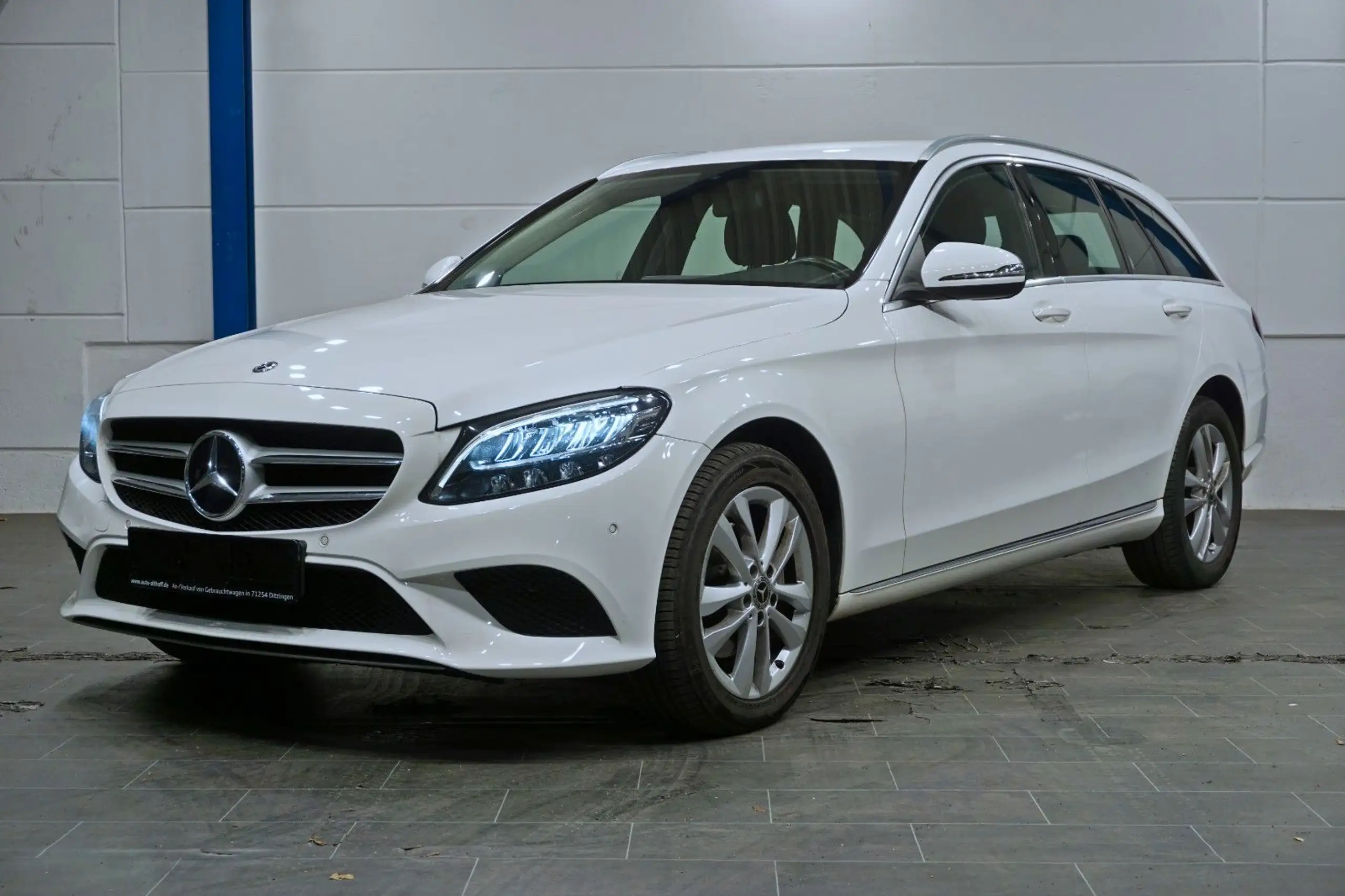 Mercedes-Benz - C 220