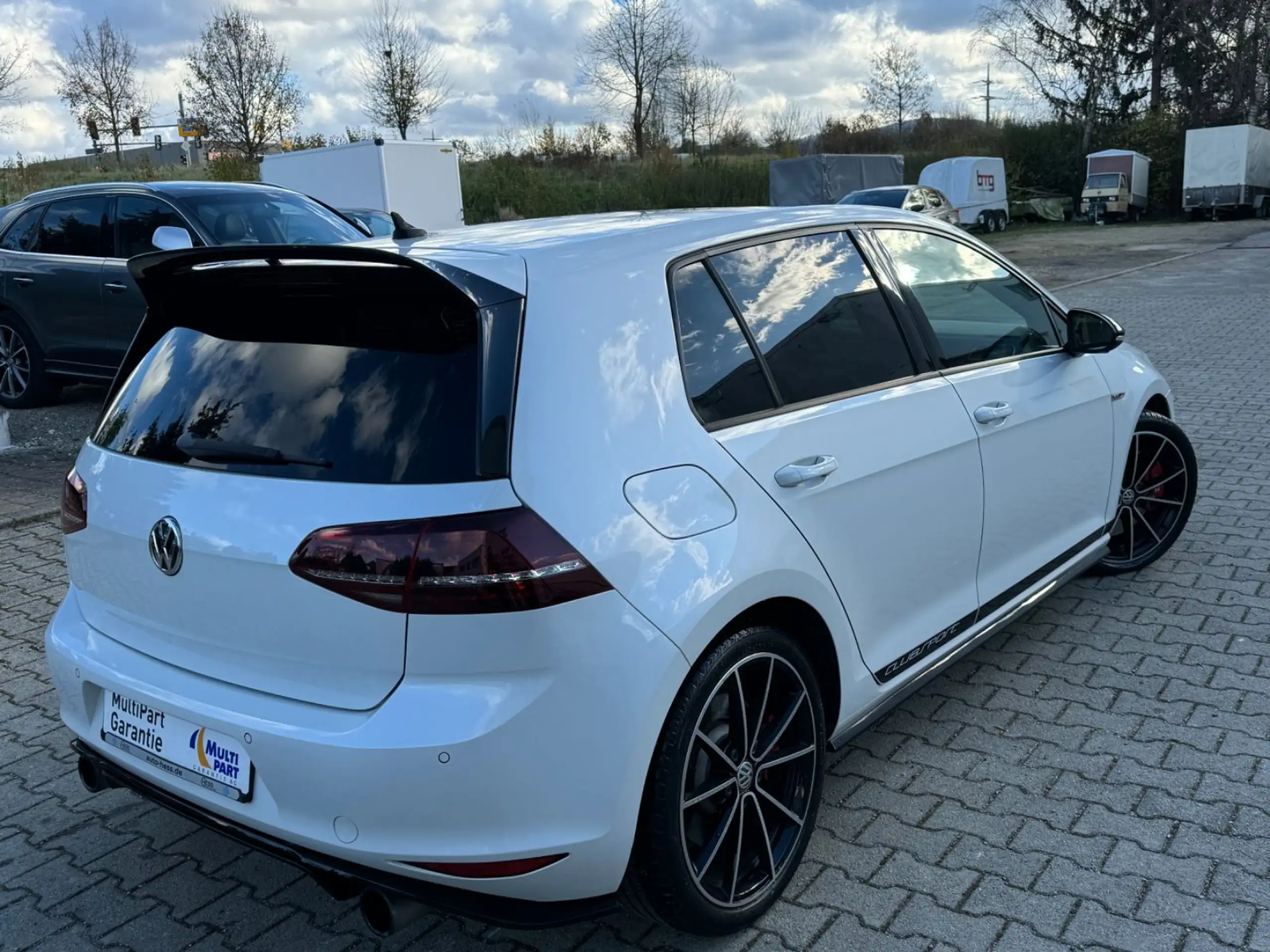 Volkswagen - Golf