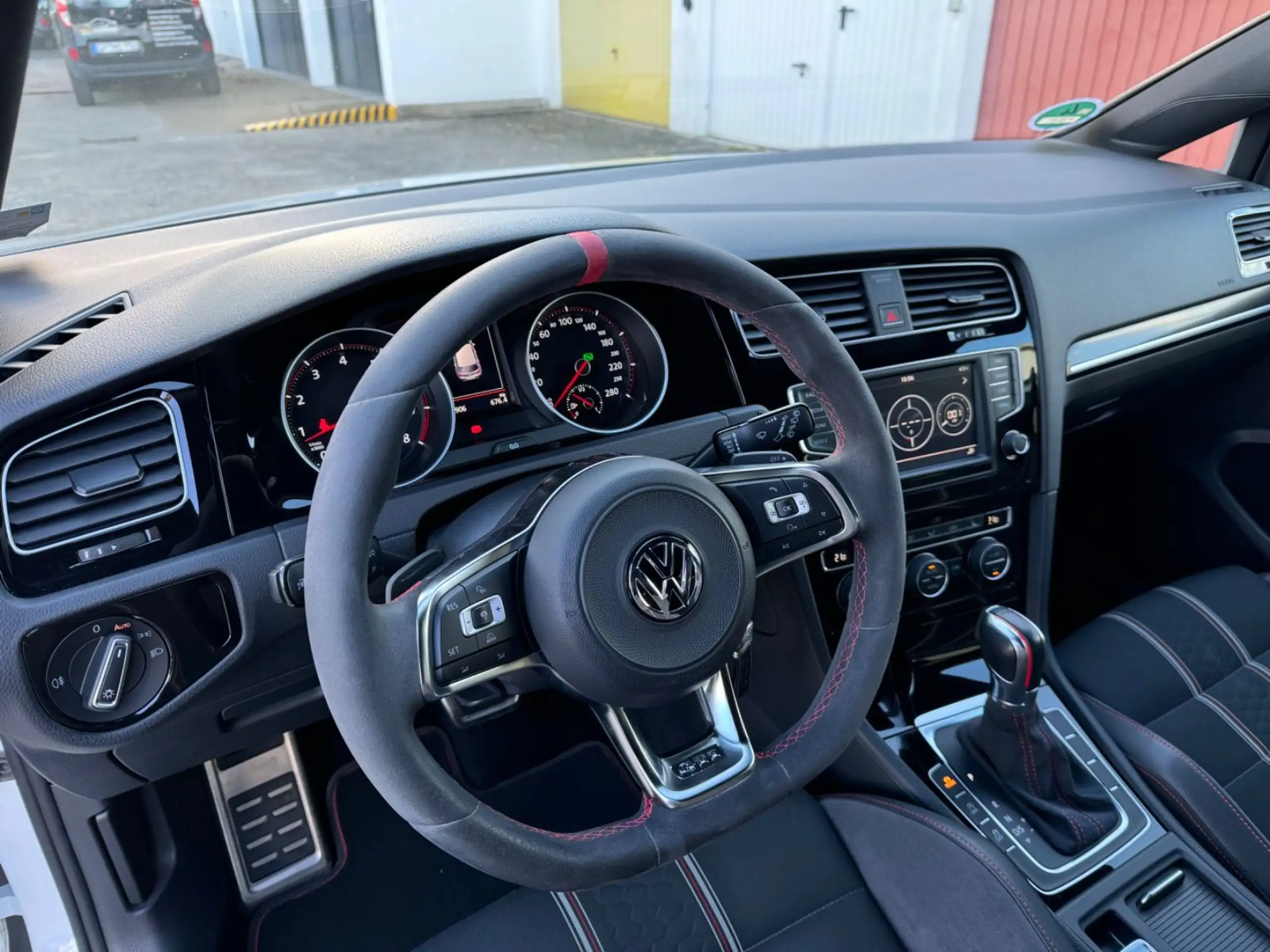 Volkswagen - Golf