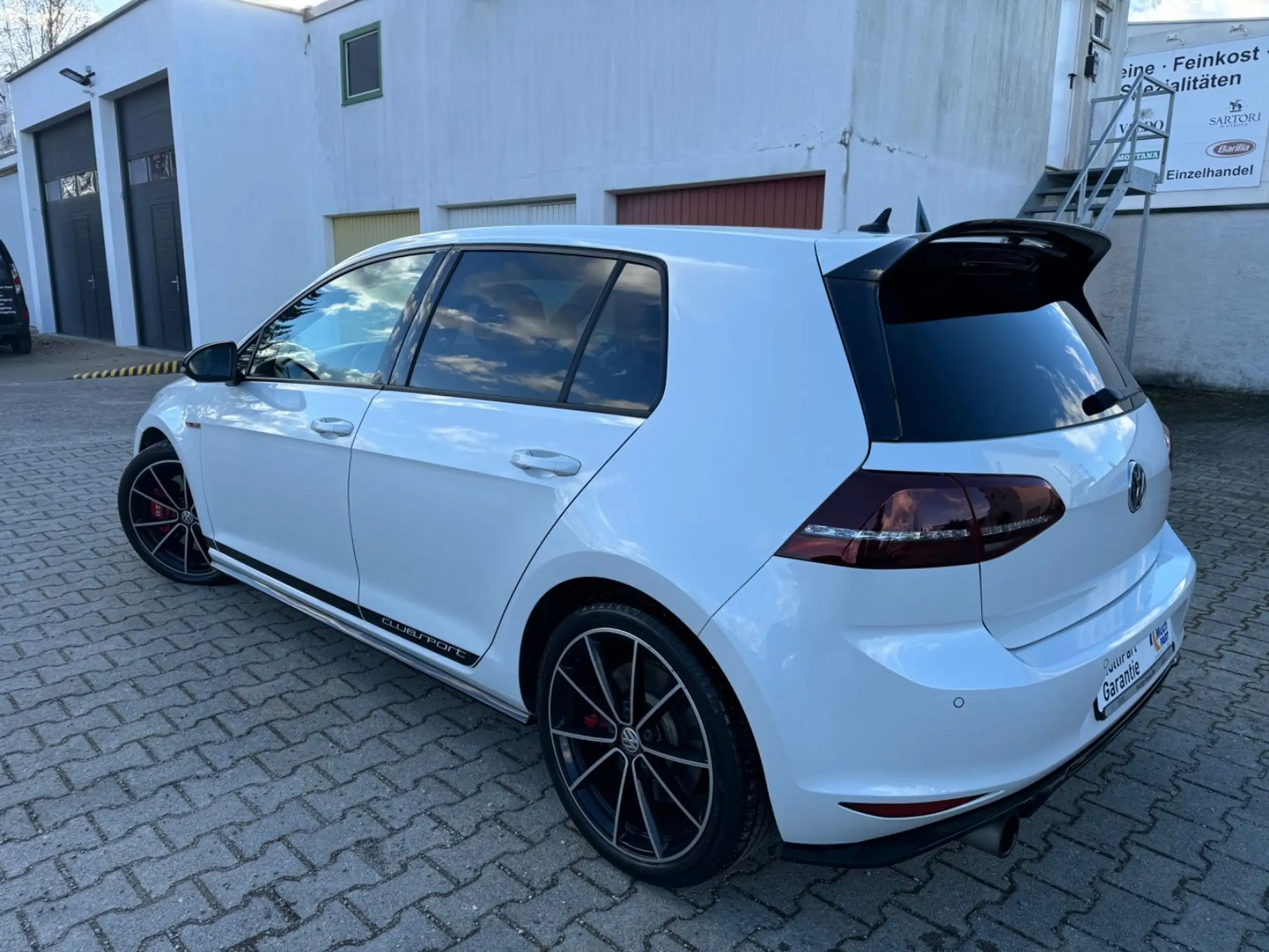 Volkswagen - Golf