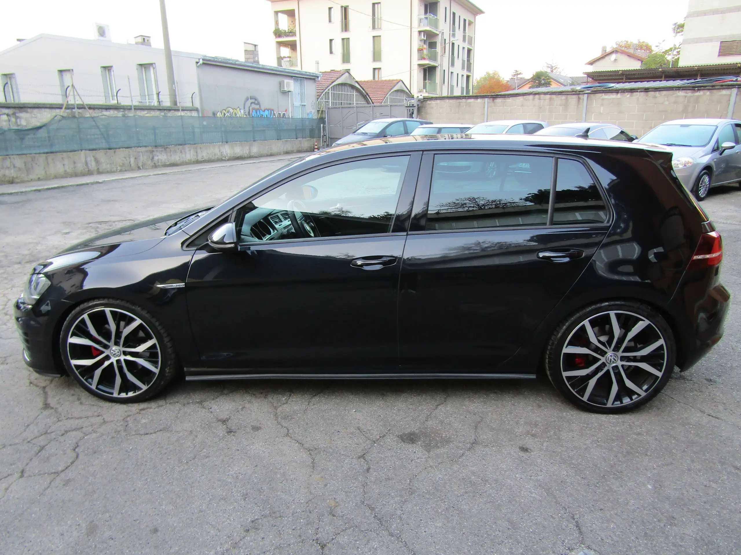 Volkswagen - Golf