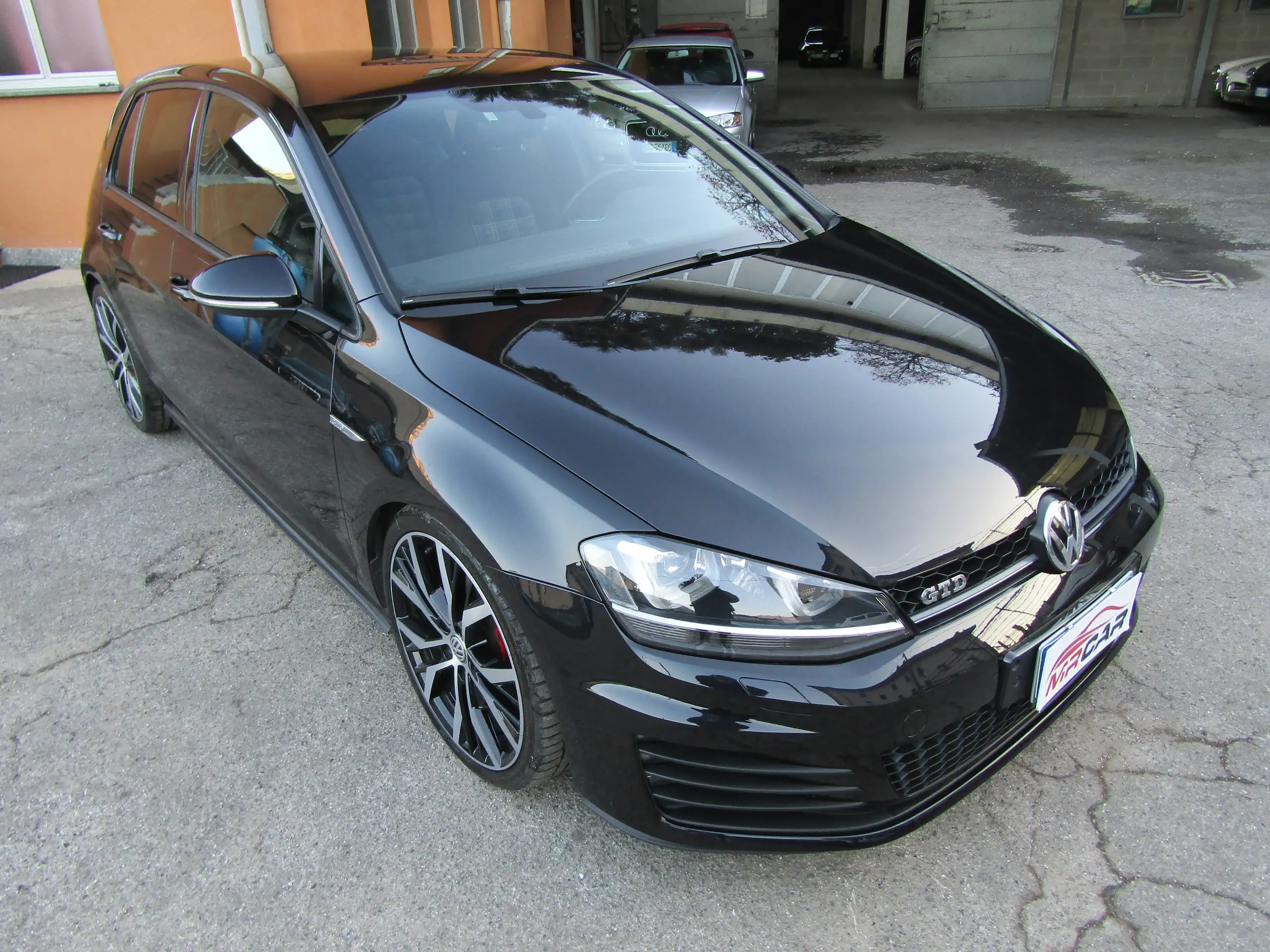 Volkswagen - Golf