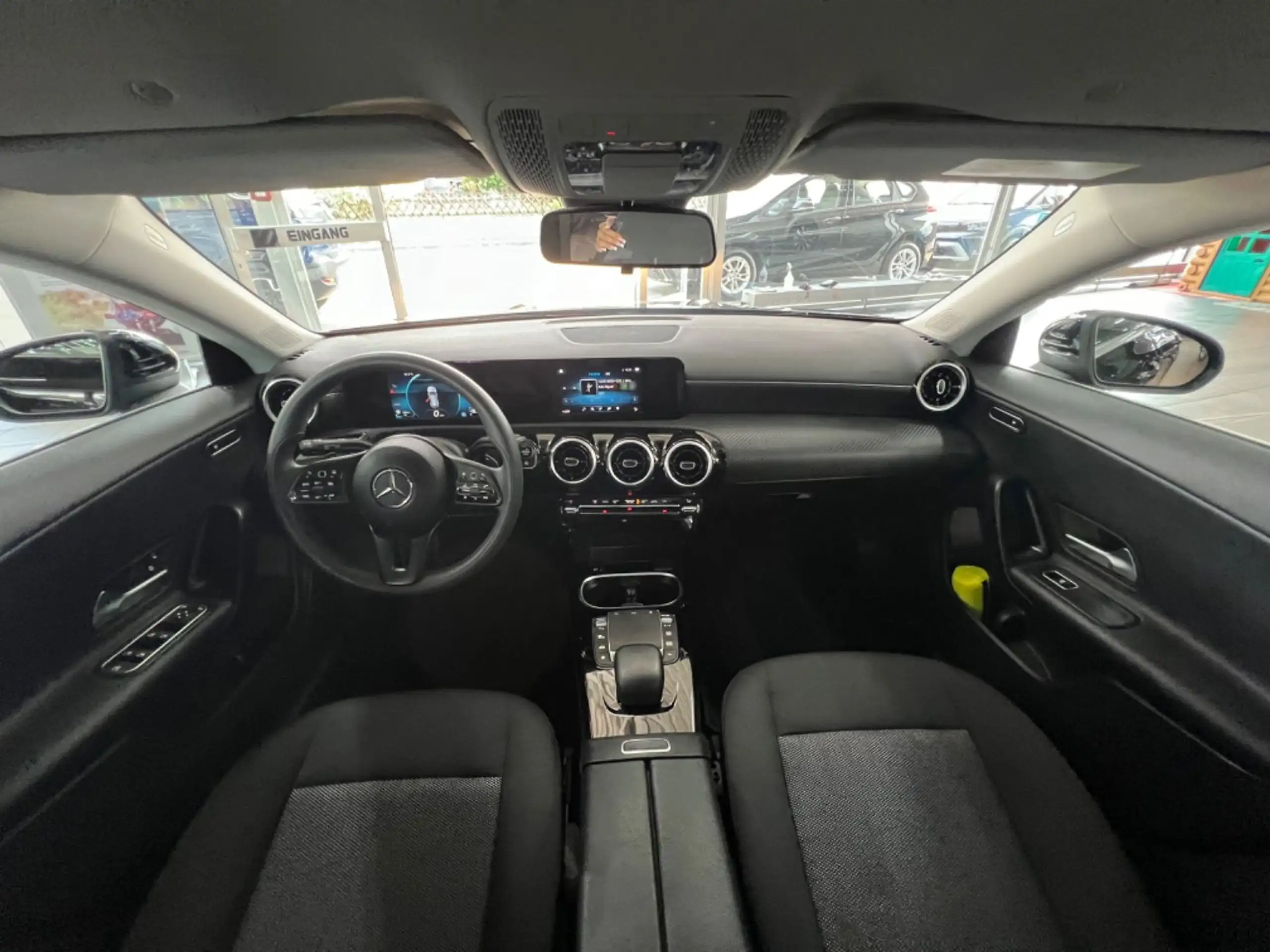 Mercedes-Benz - CLA 180