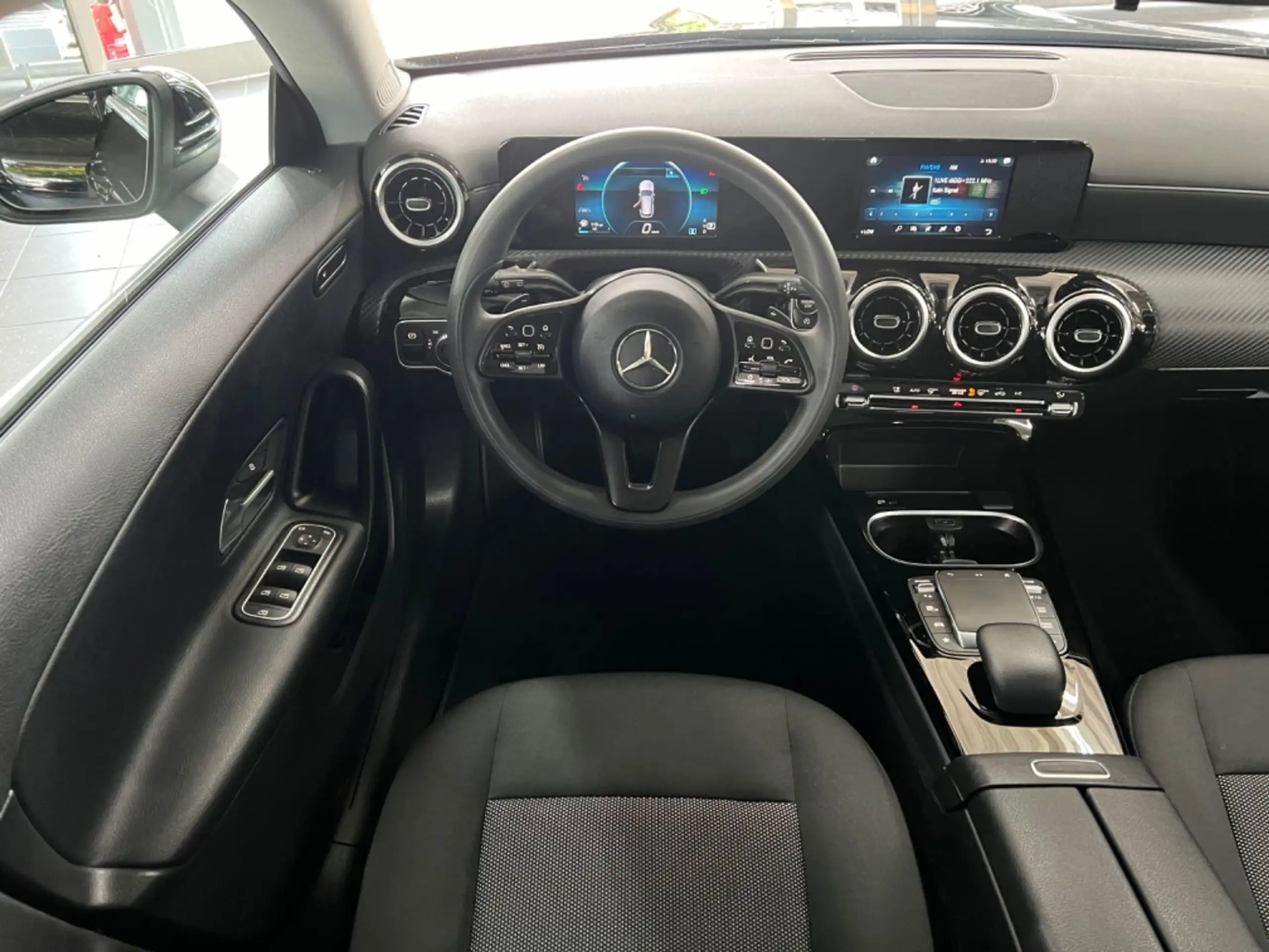 Mercedes-Benz - CLA 180