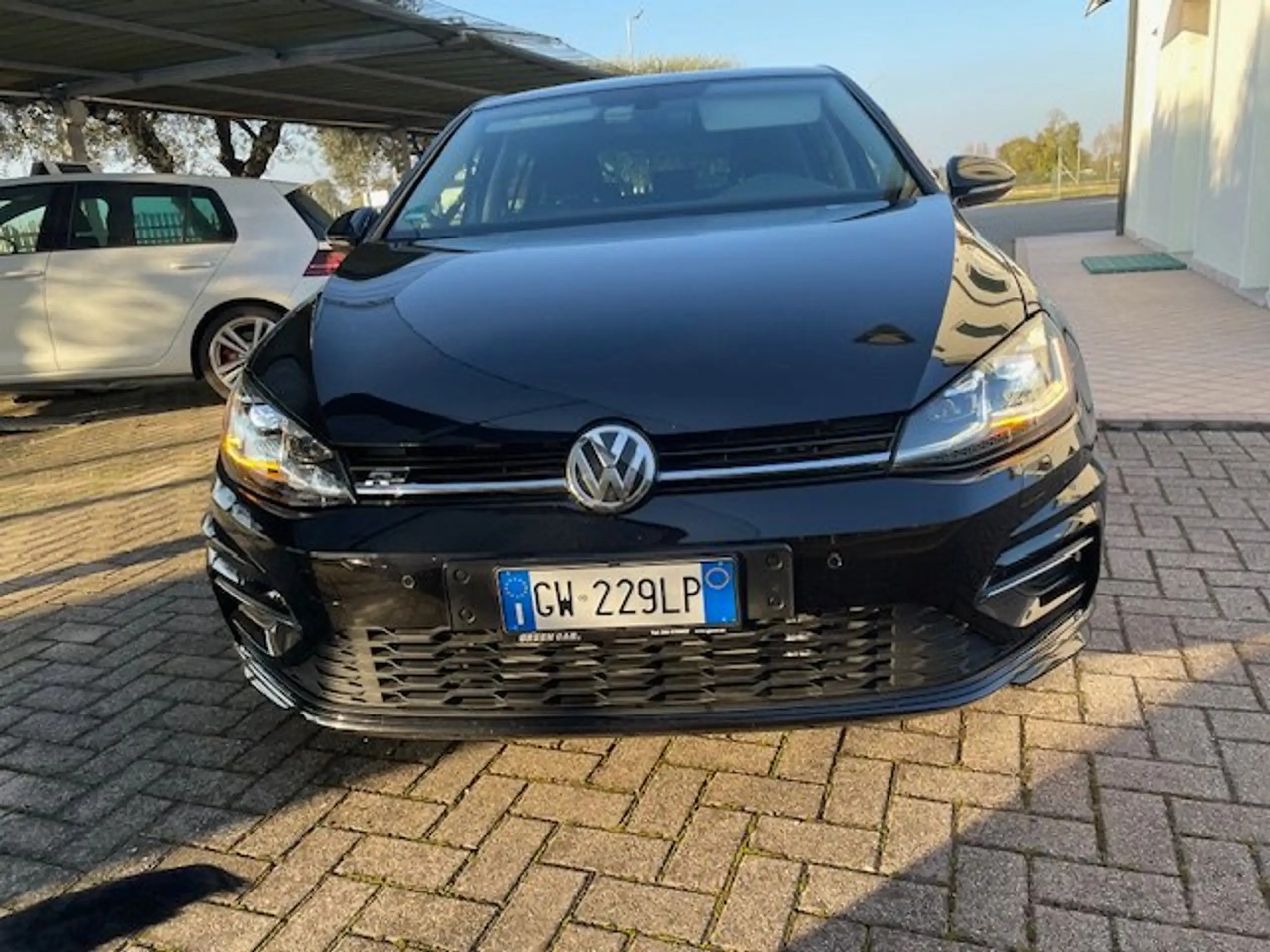 Volkswagen - Golf