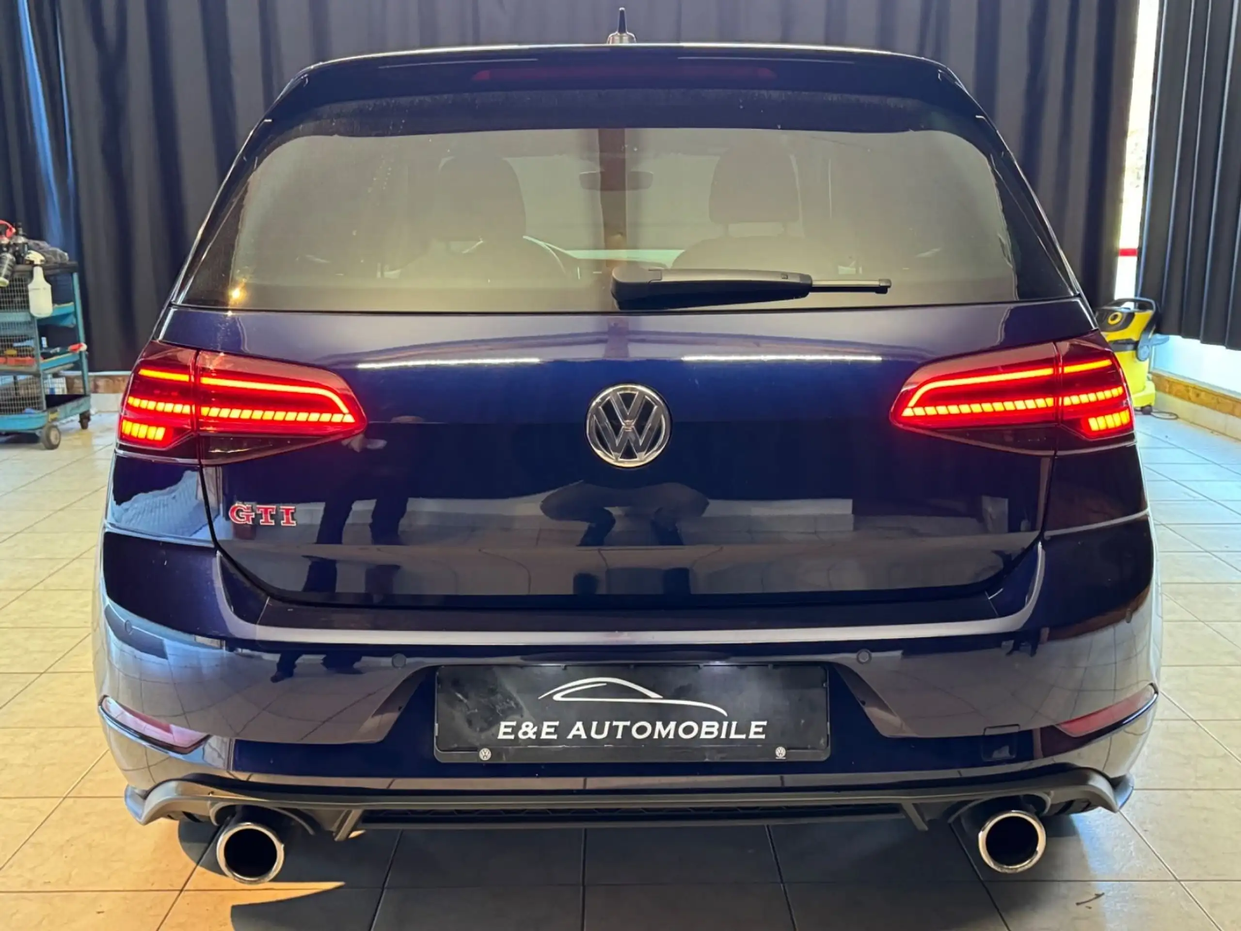 Volkswagen - Golf GTI