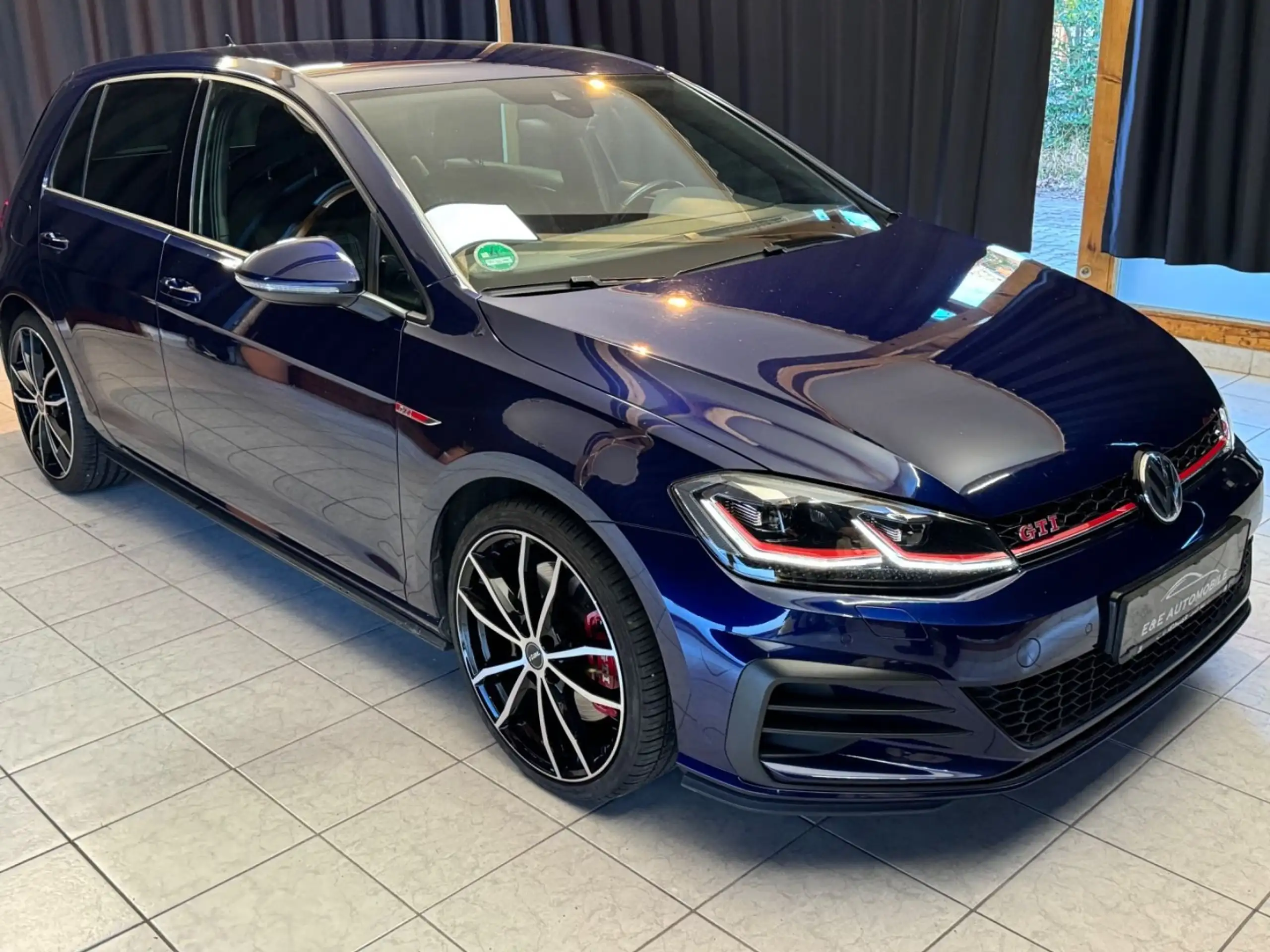 Volkswagen - Golf GTI