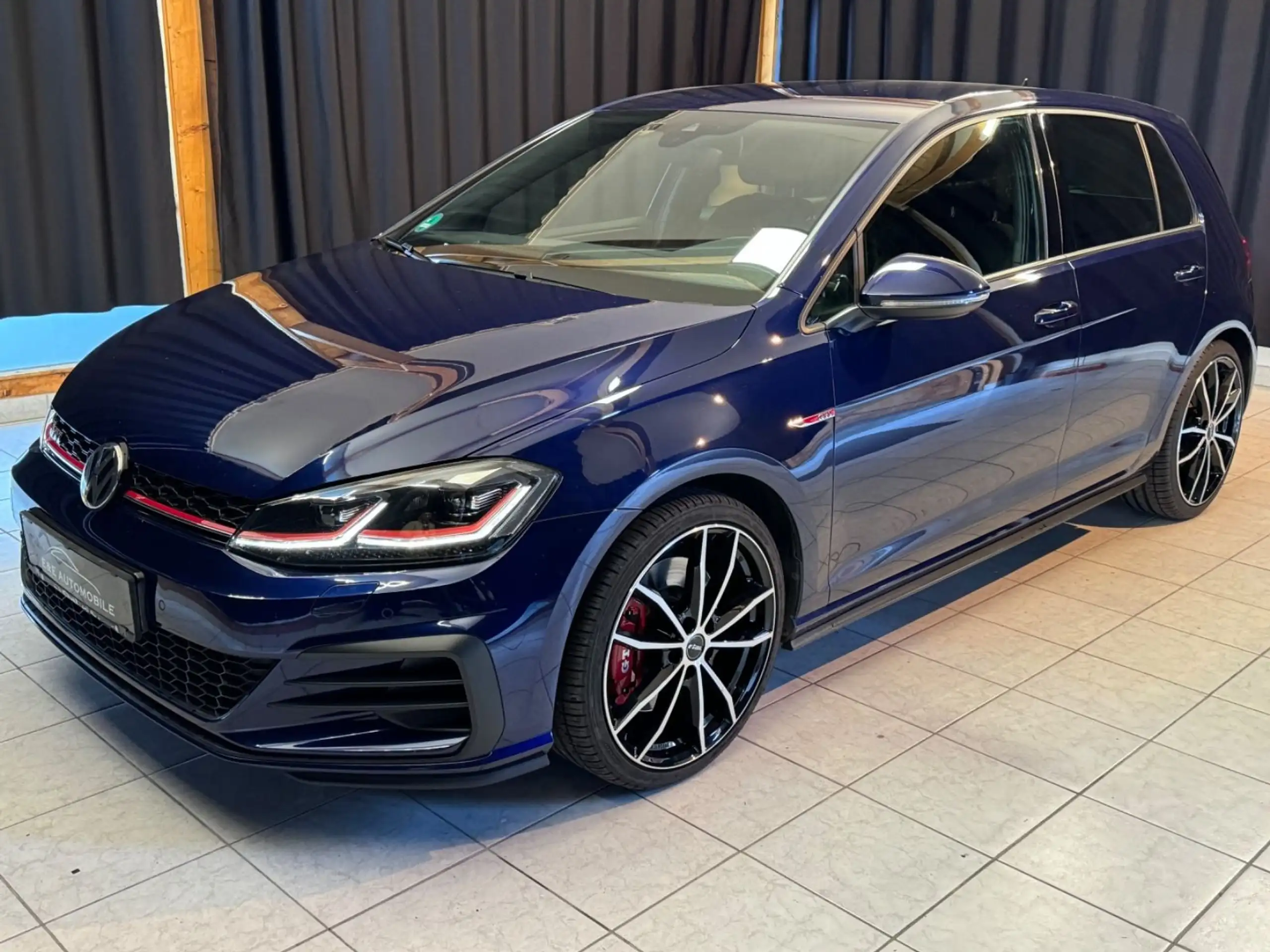 Volkswagen - Golf GTI