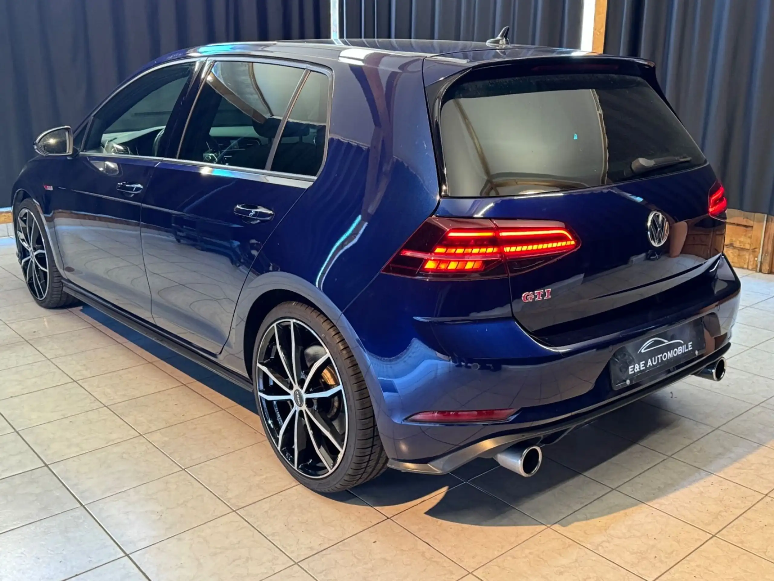 Volkswagen - Golf GTI