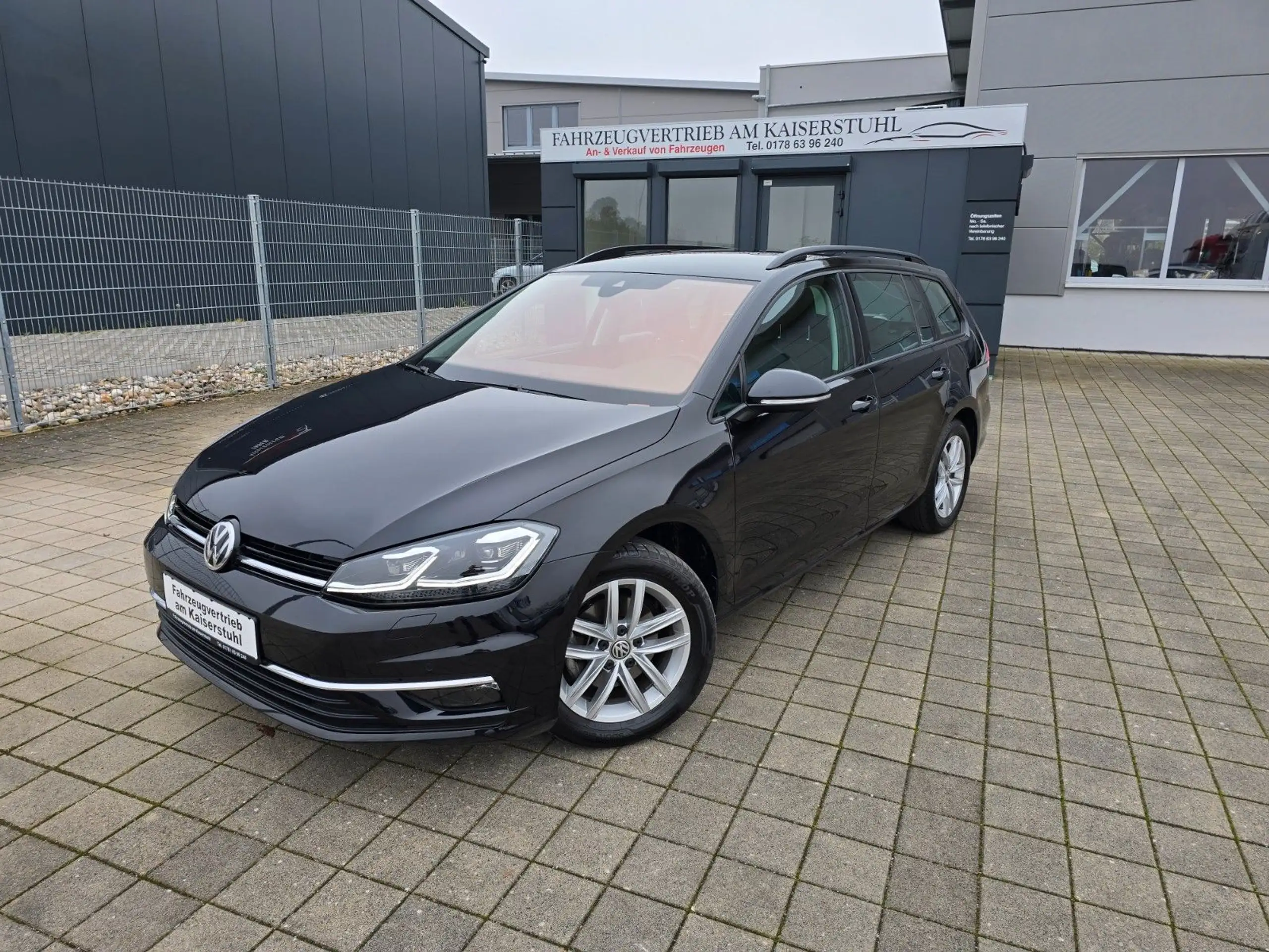 Volkswagen - Golf