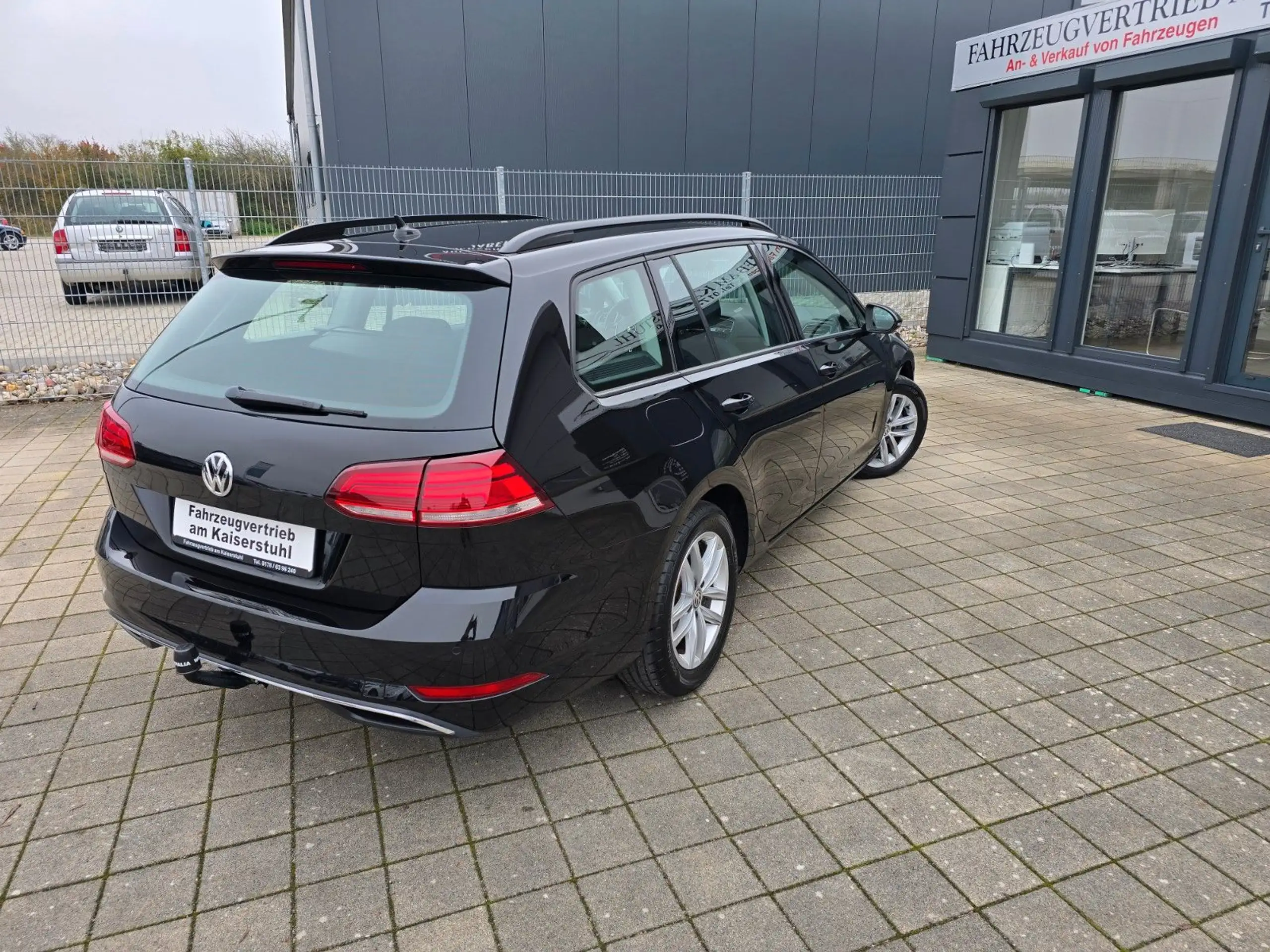 Volkswagen - Golf