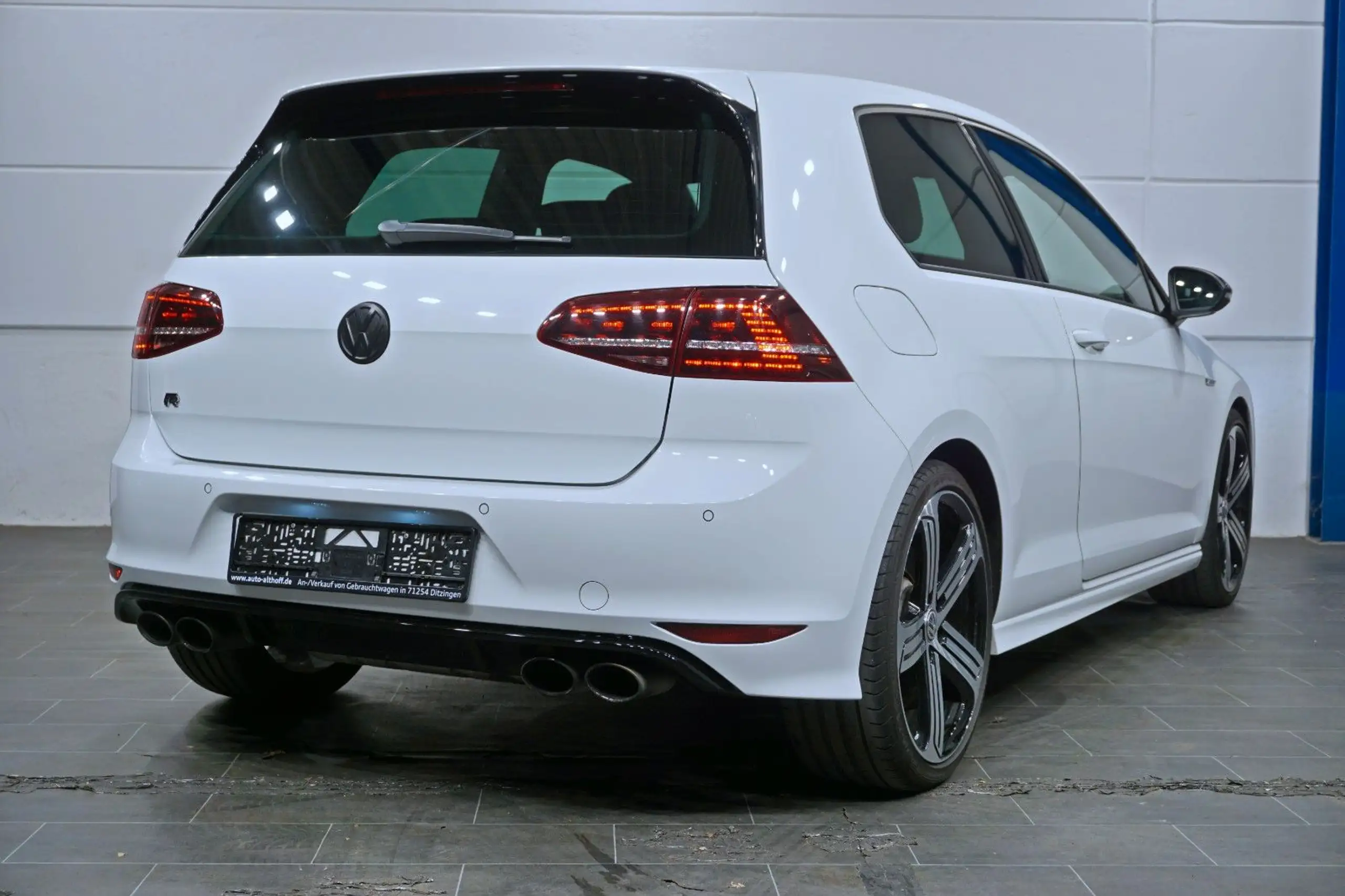 Volkswagen - Golf