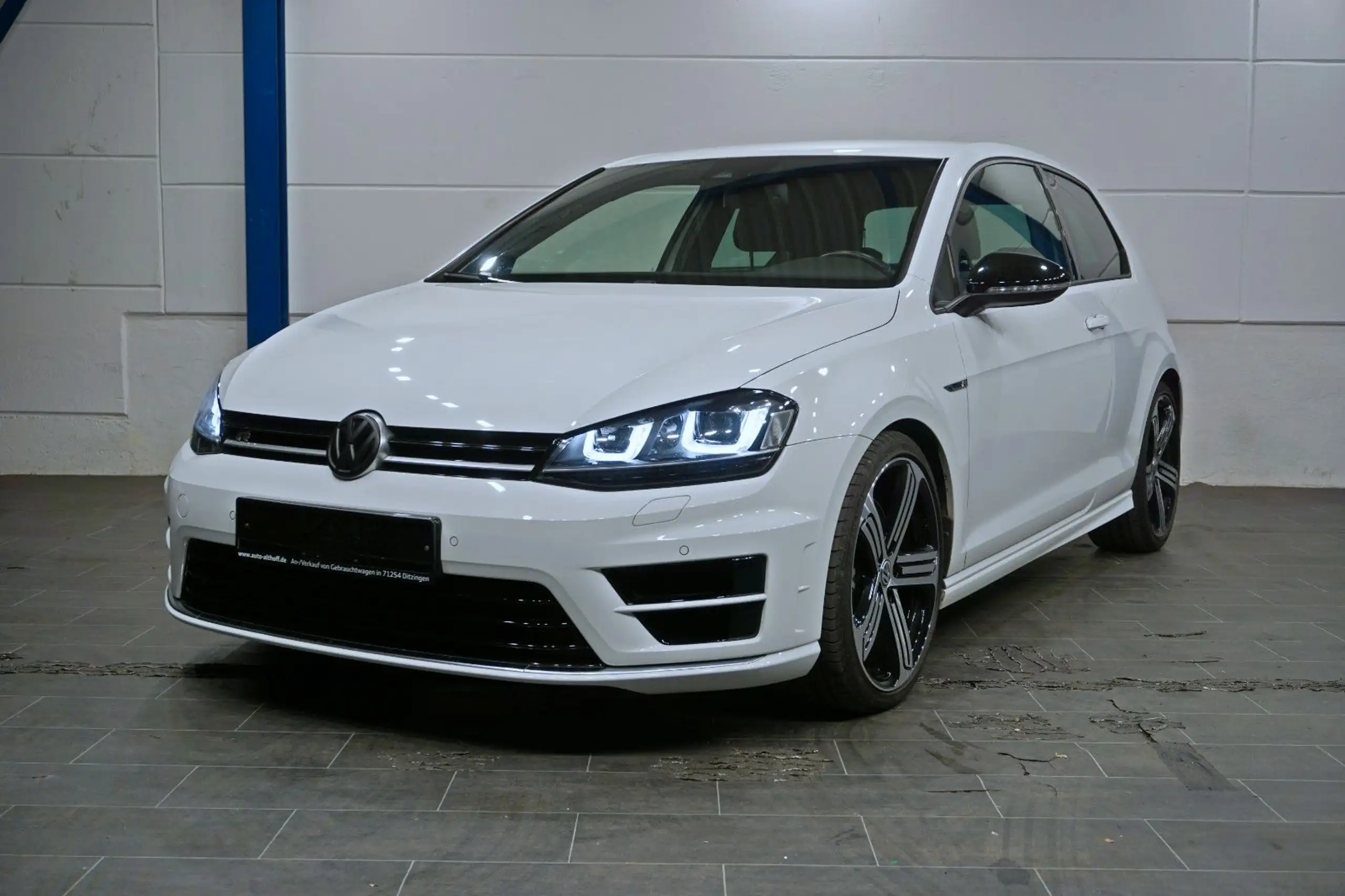 Volkswagen - Golf