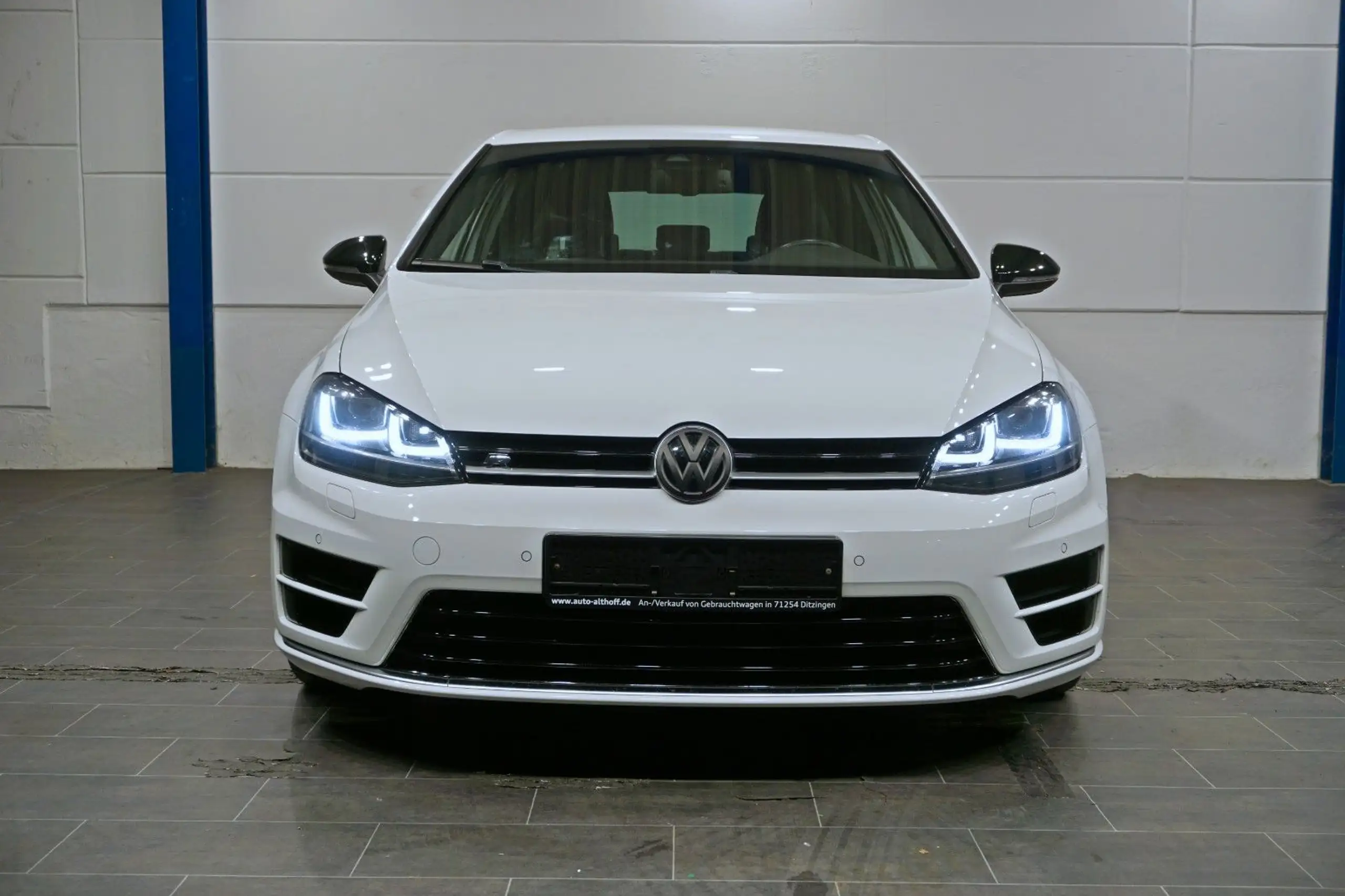 Volkswagen - Golf