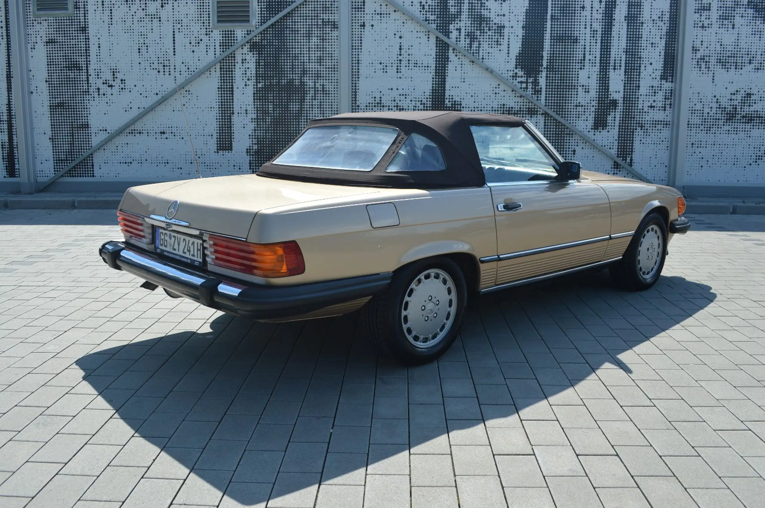 Mercedes-Benz - SL 560