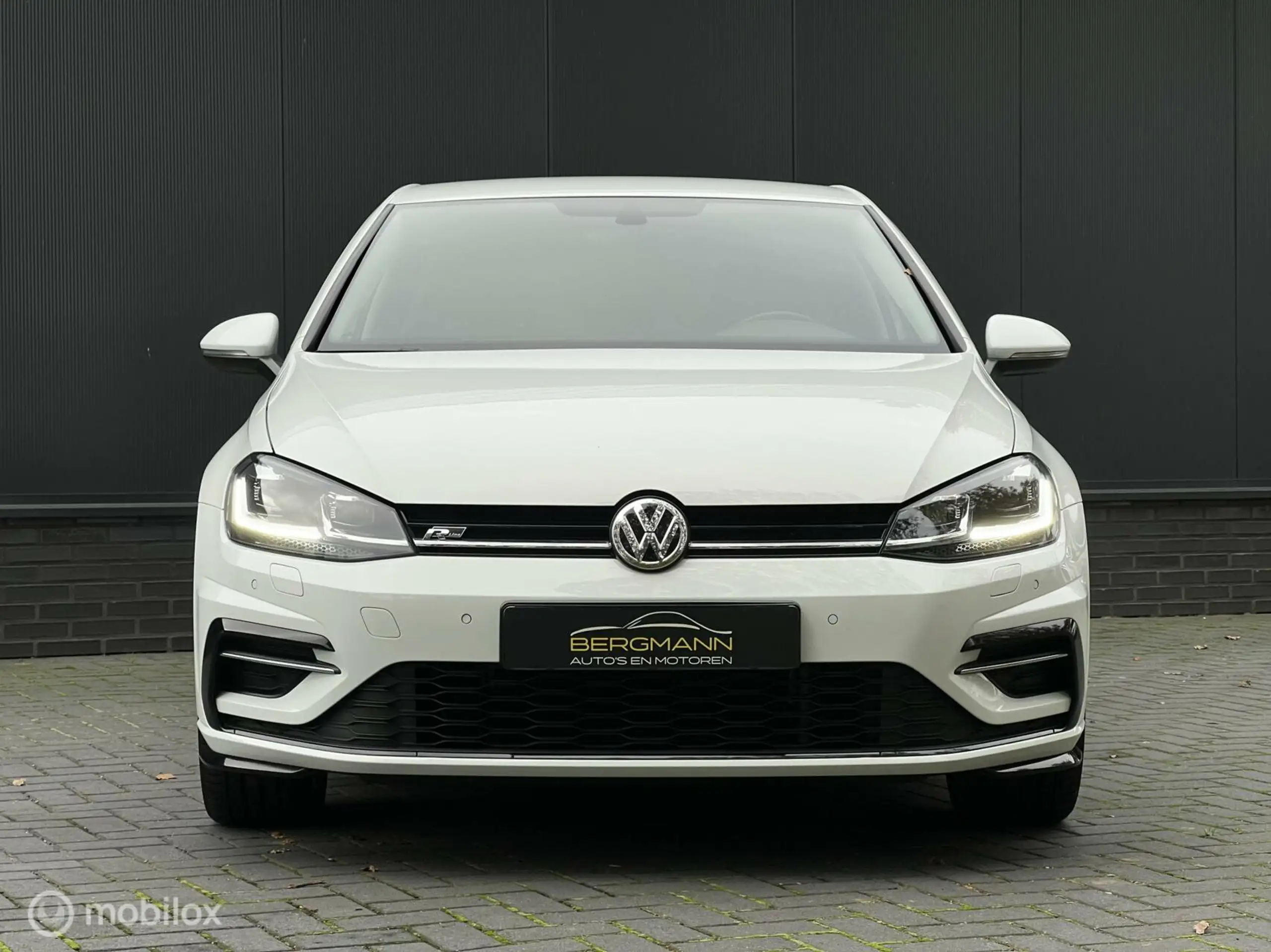 Volkswagen - Golf