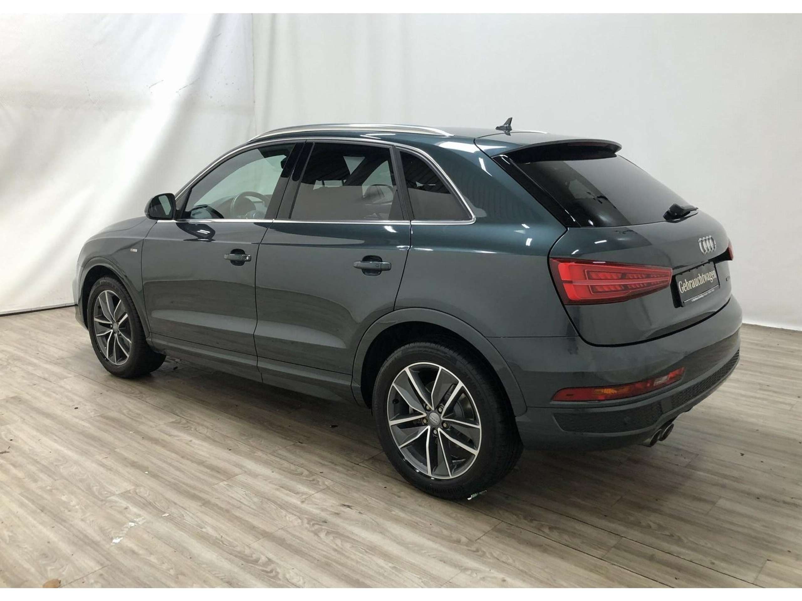 Audi - Q3