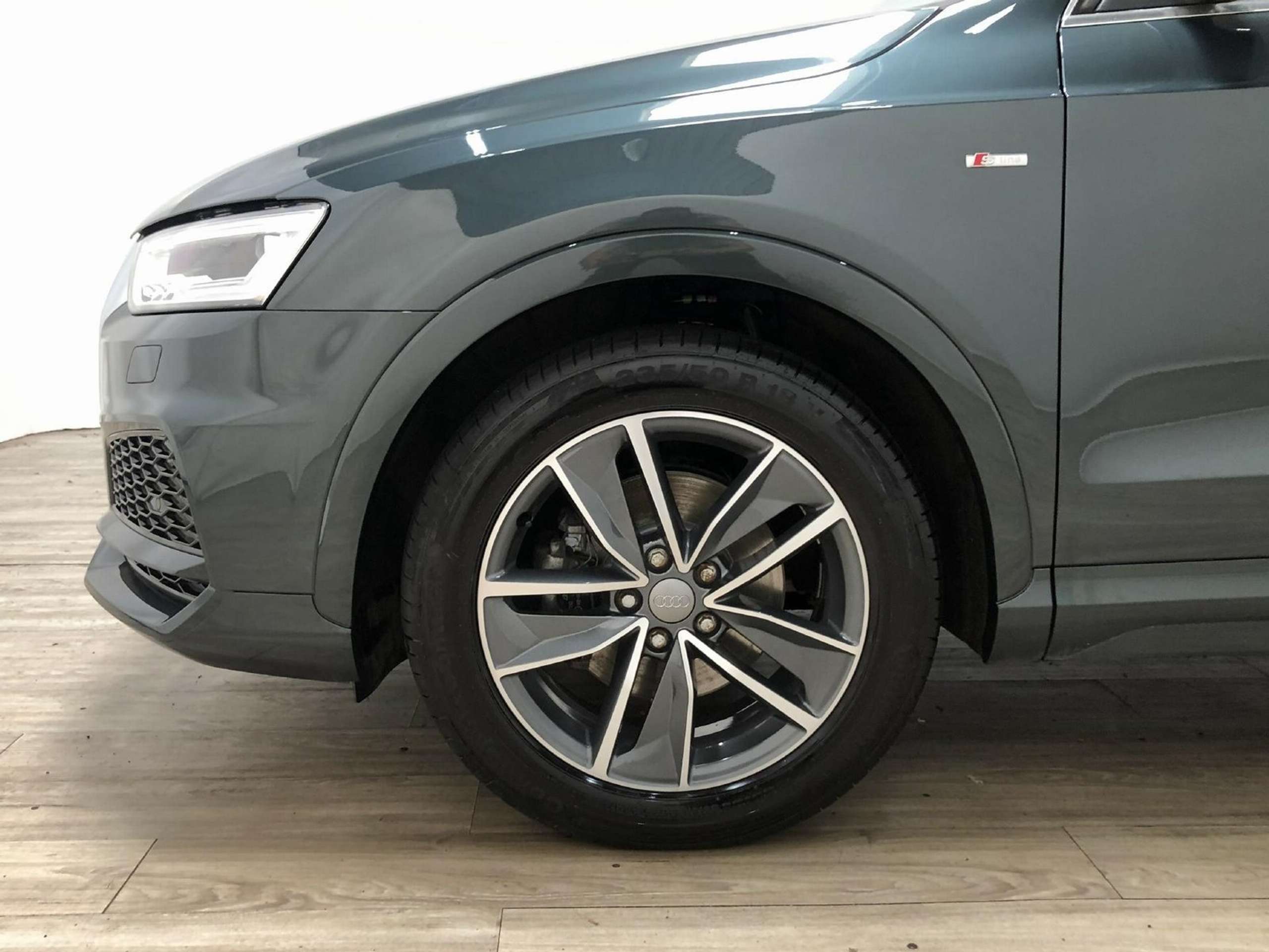 Audi - Q3