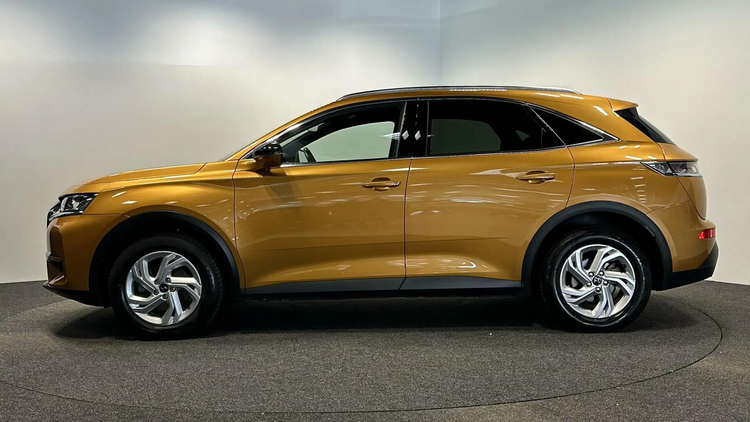 DS Automobiles - DS 7 Crossback